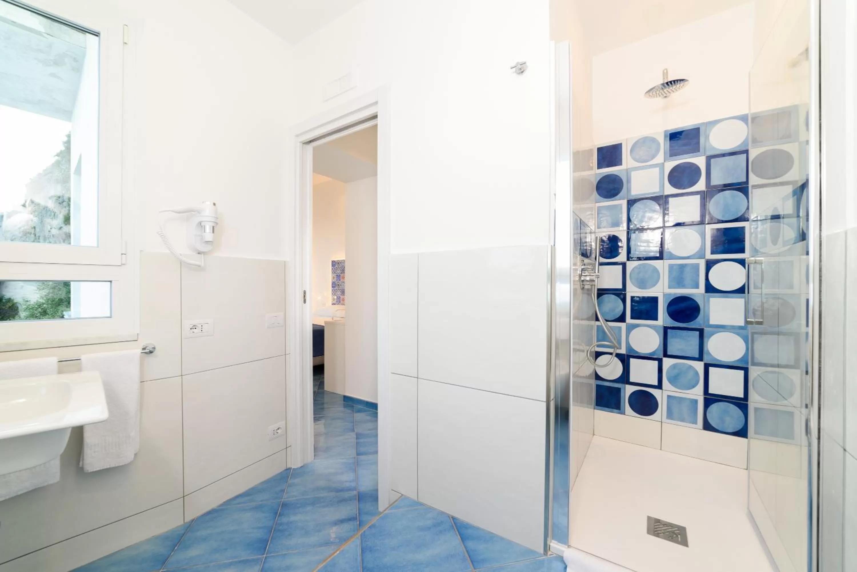 Shower in La Dimora del Maestro