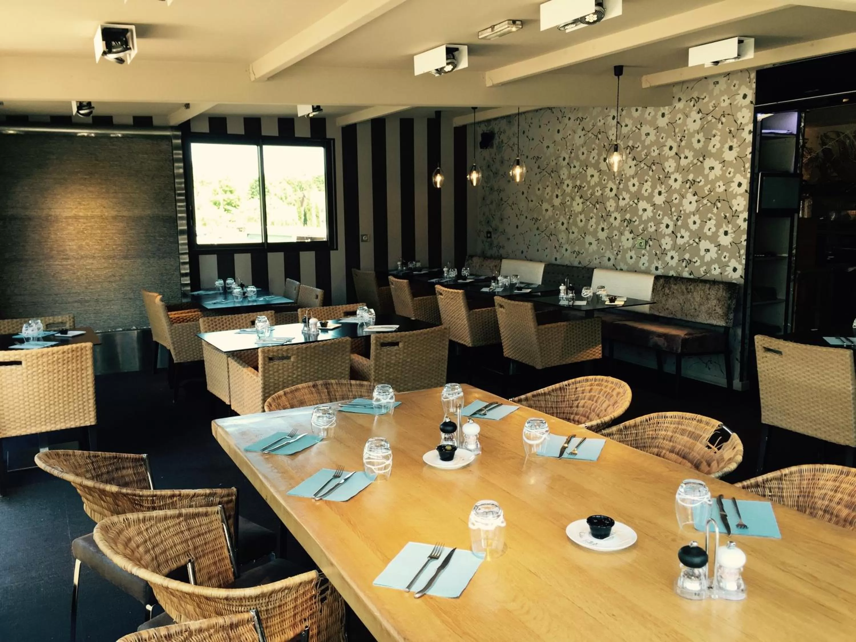 Restaurant/places to eat in Nota Bene