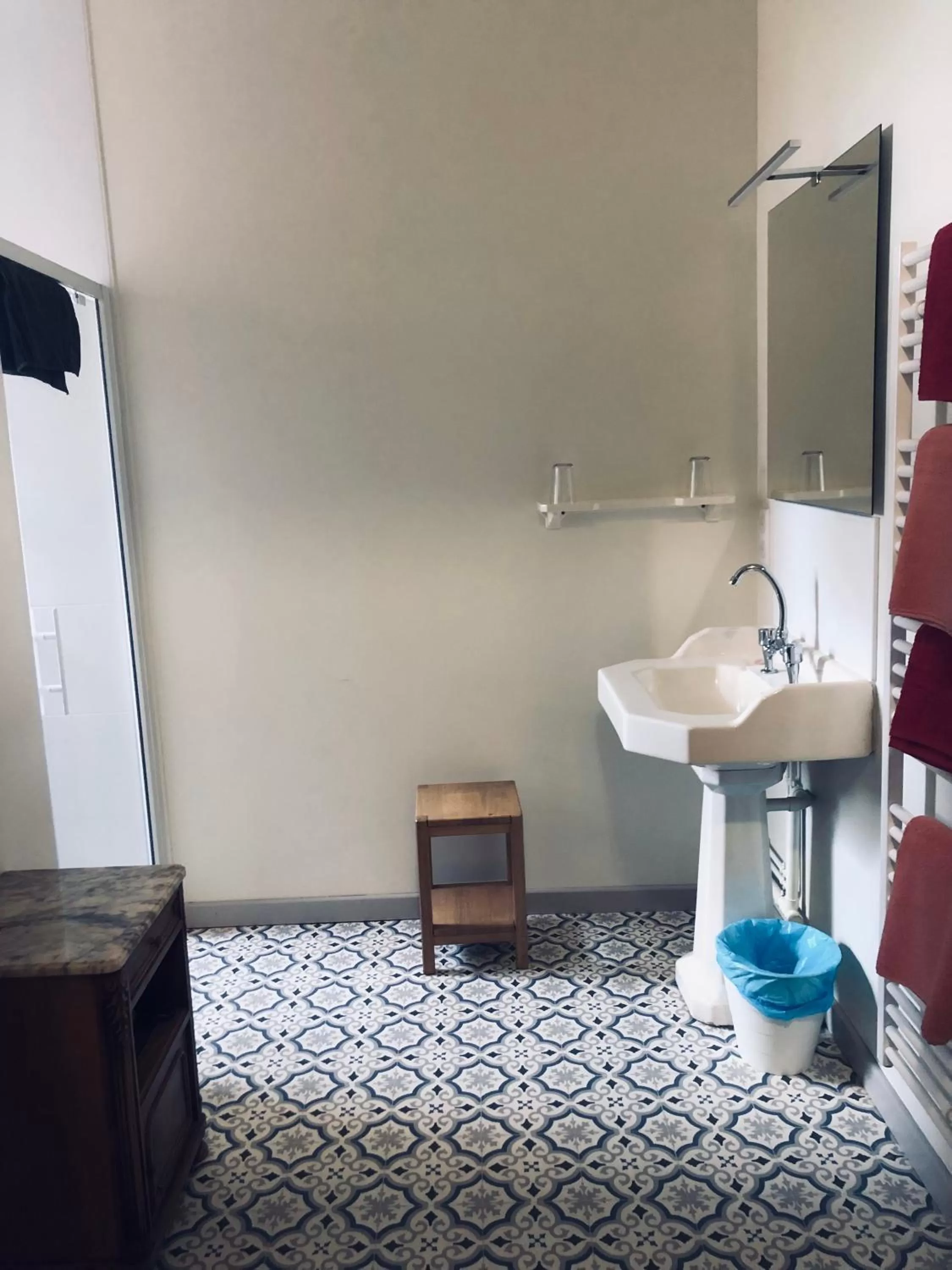 Bathroom in les chambres fleuries