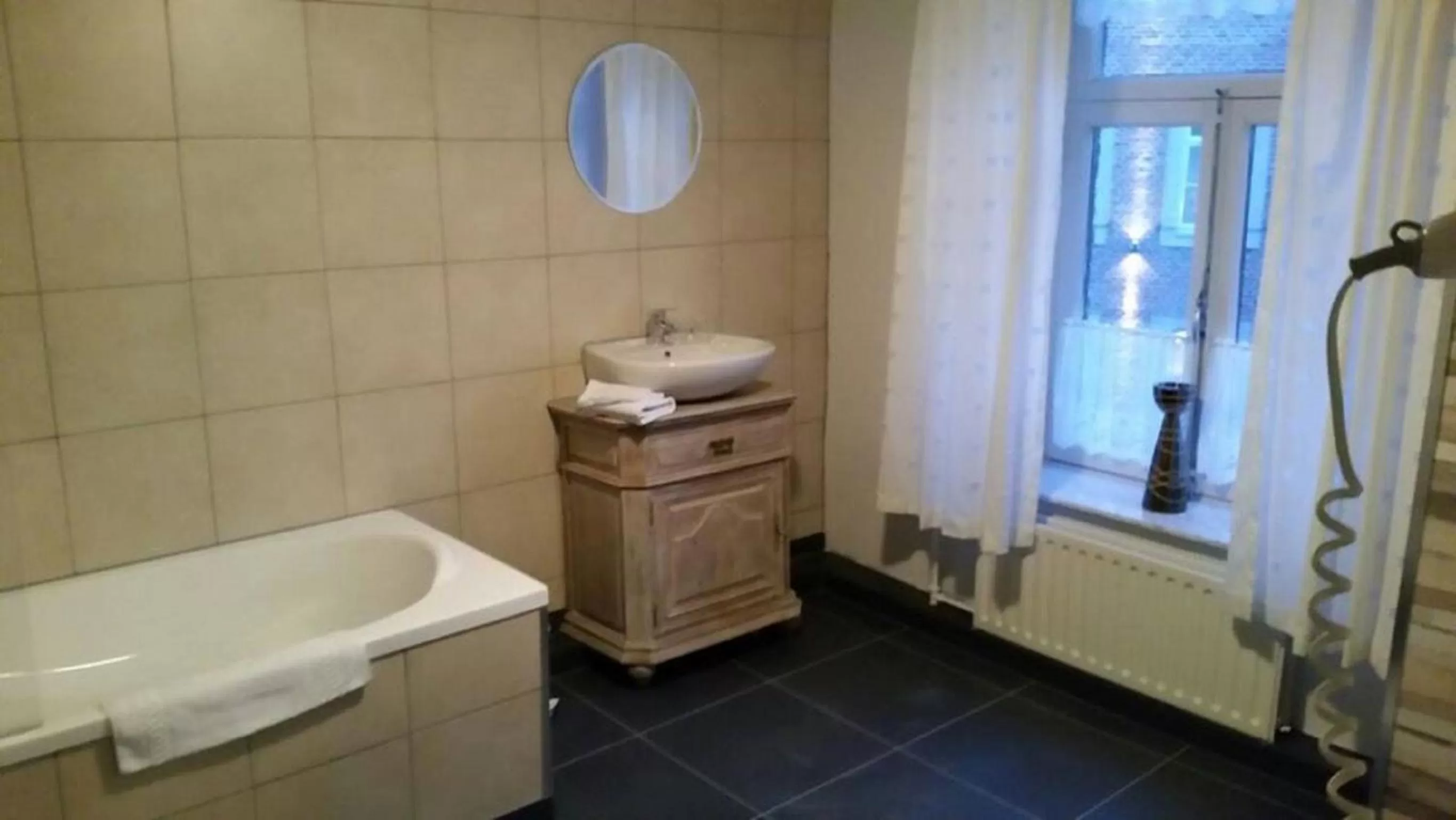 Shower, Bathroom in Gasterij de Poort