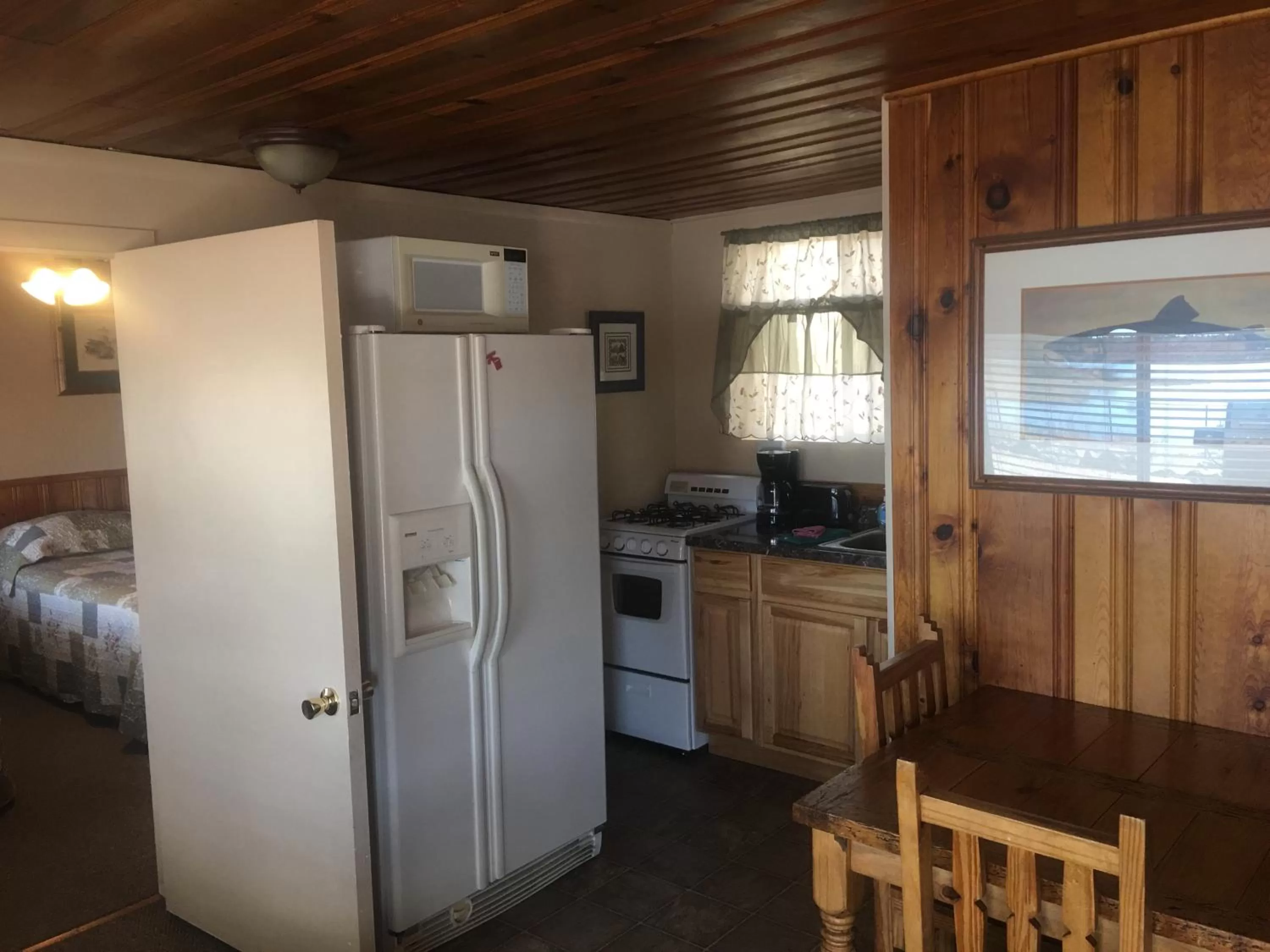 Kitchen or kitchenette in Rainbows End Fishing Resort