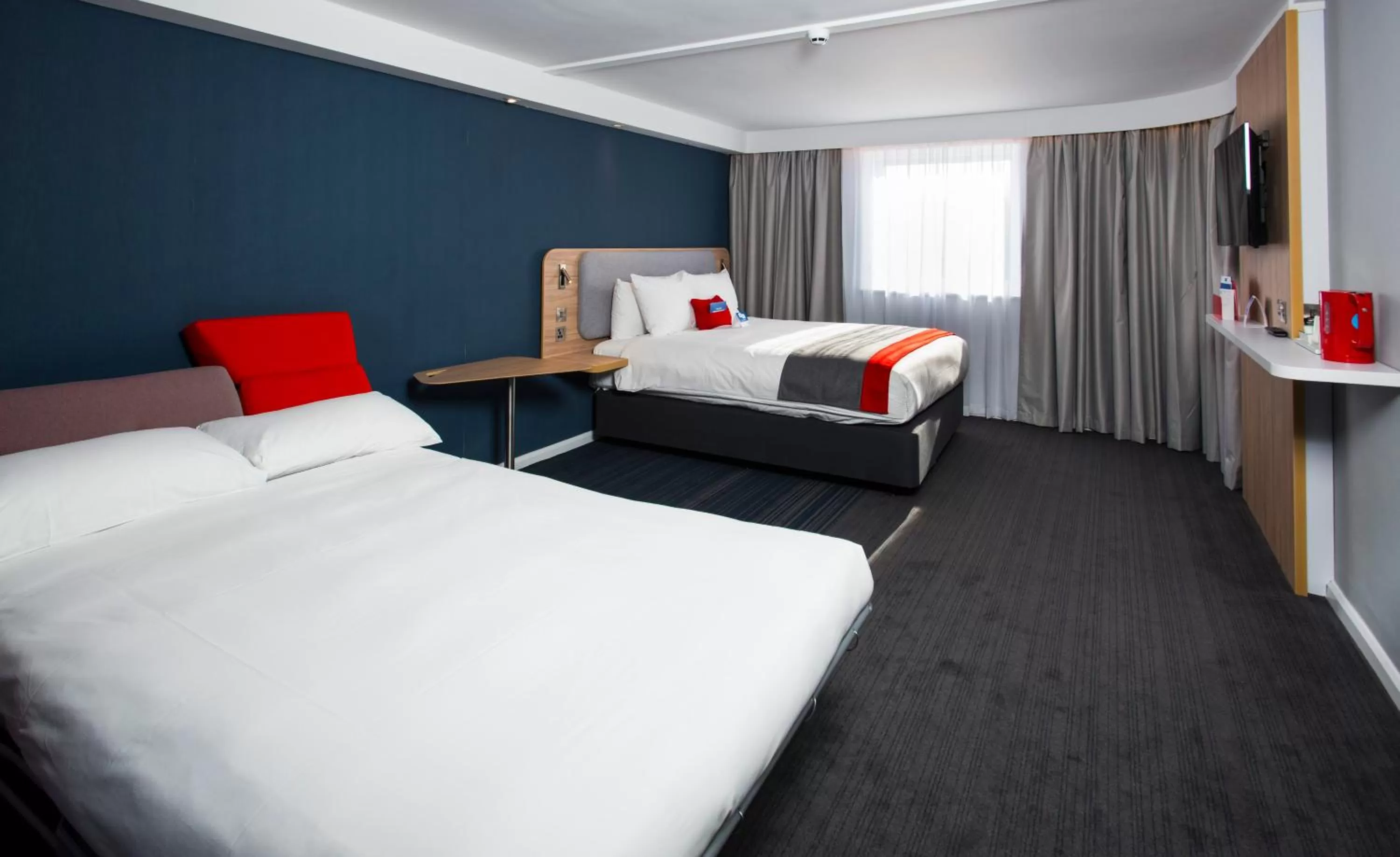 Photo of the whole room, Bed in Holiday Inn Express Portsmouth – North by IHG