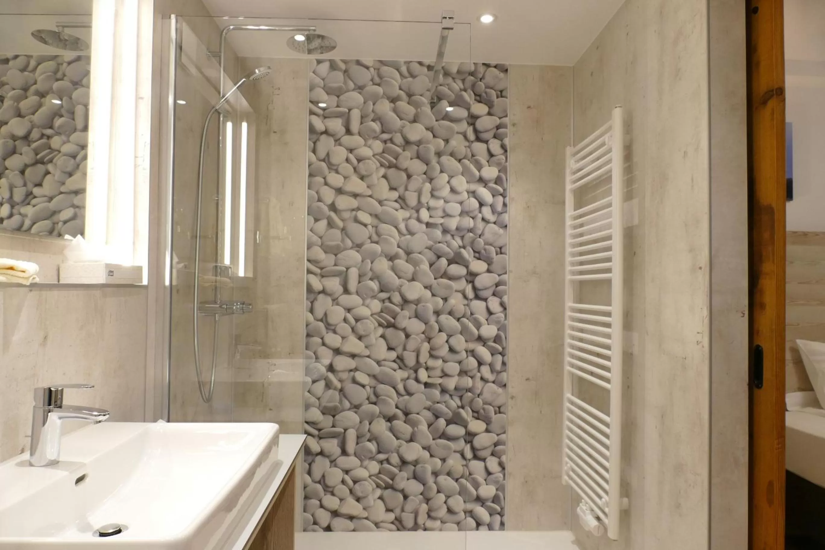 Bathroom in Altstadthotel "Zum Hechten"