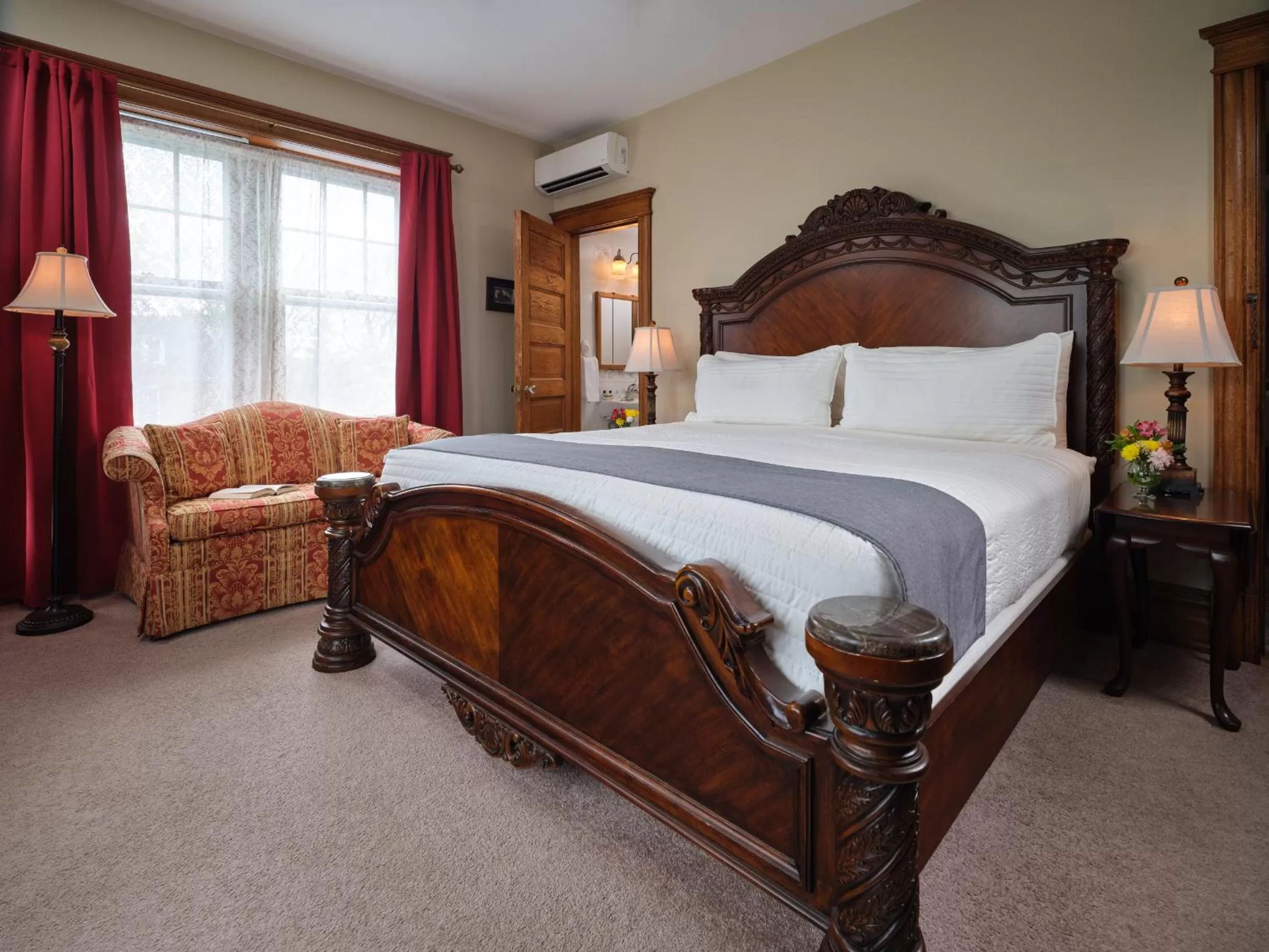 Bed in Keystone Inn Bed and Breakfast