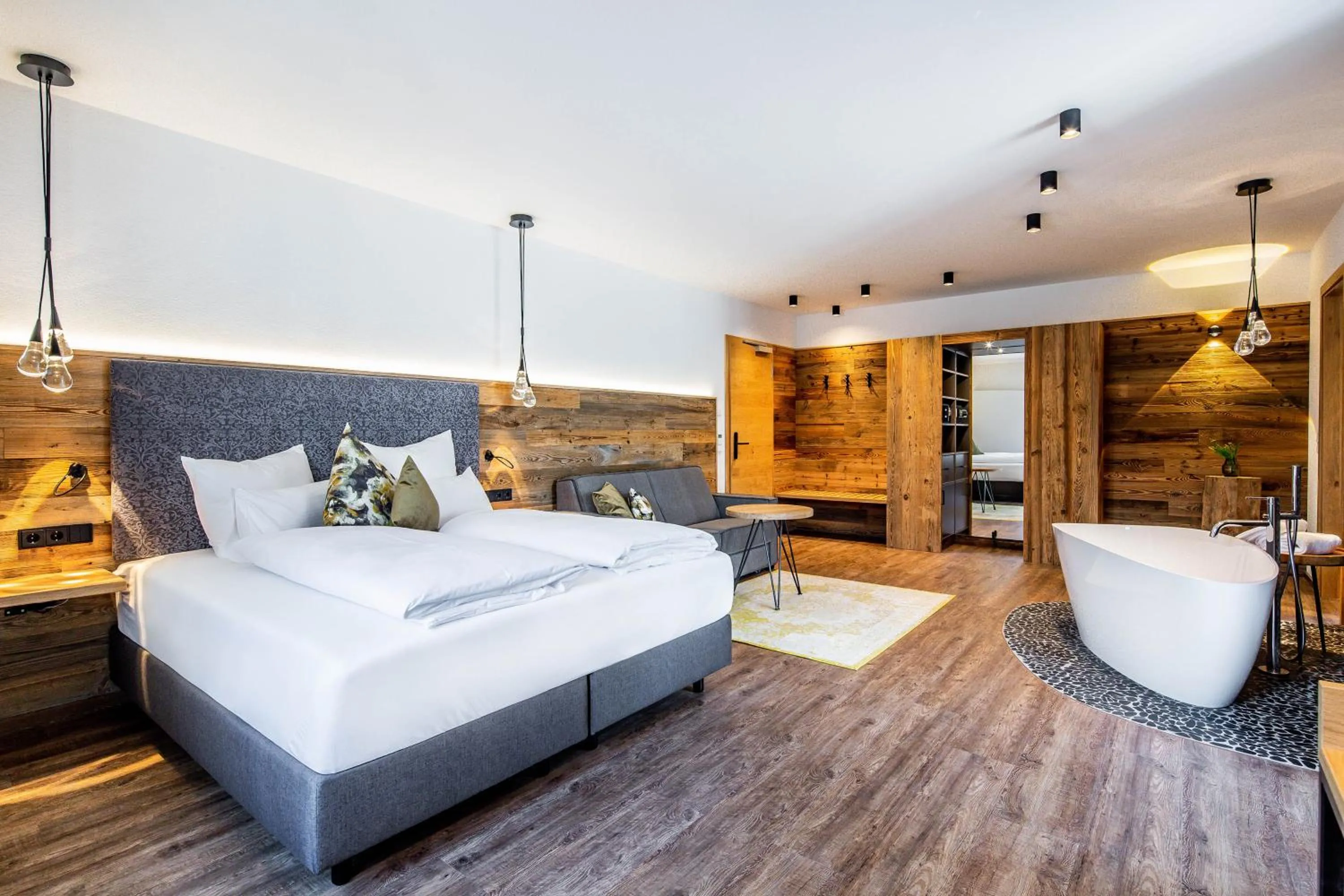 Photo of the whole room, Bed in Hotel Zum Stemplinger Hansl