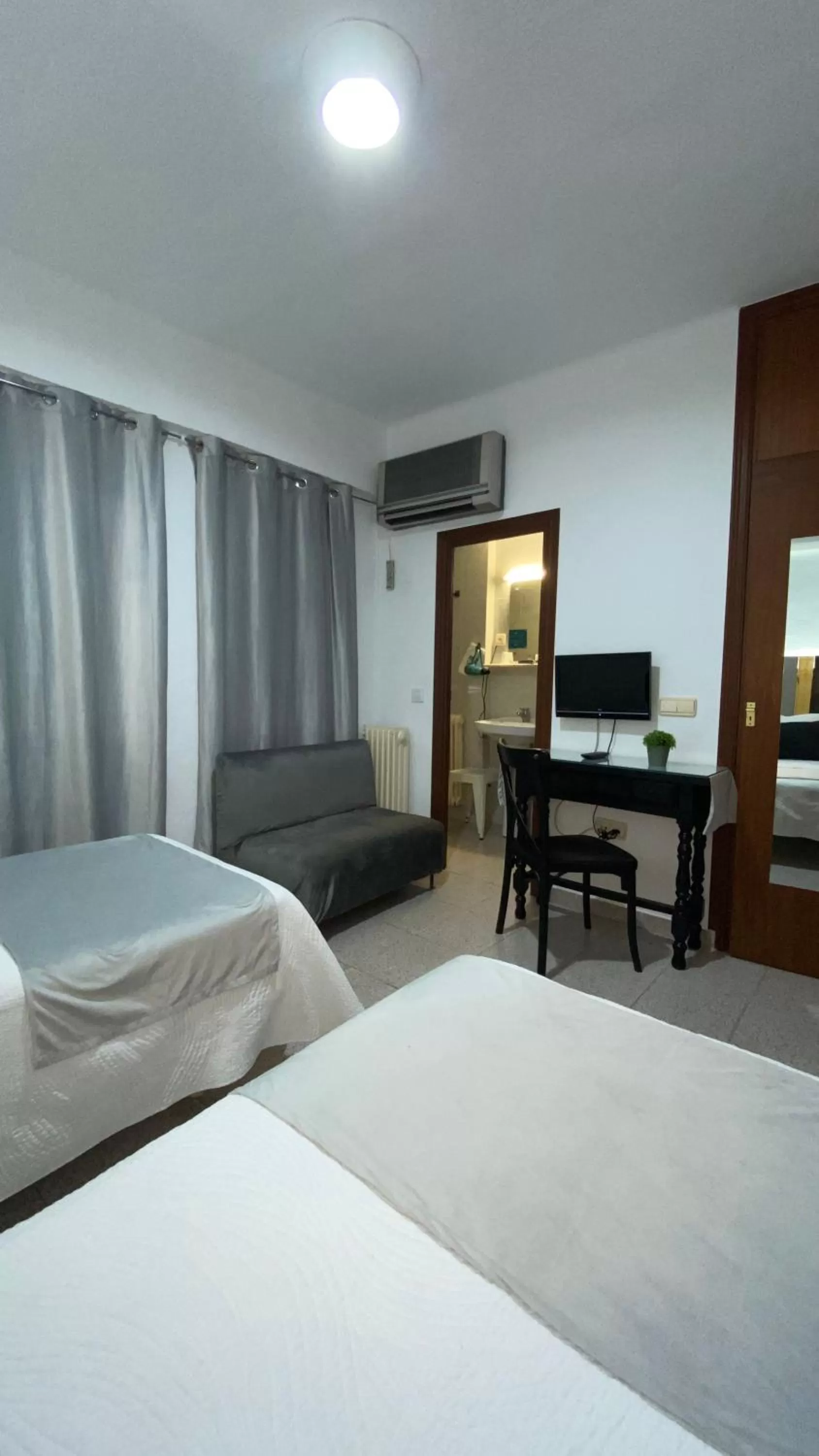 Photo of the whole room, Bed in Rincón Extremeño