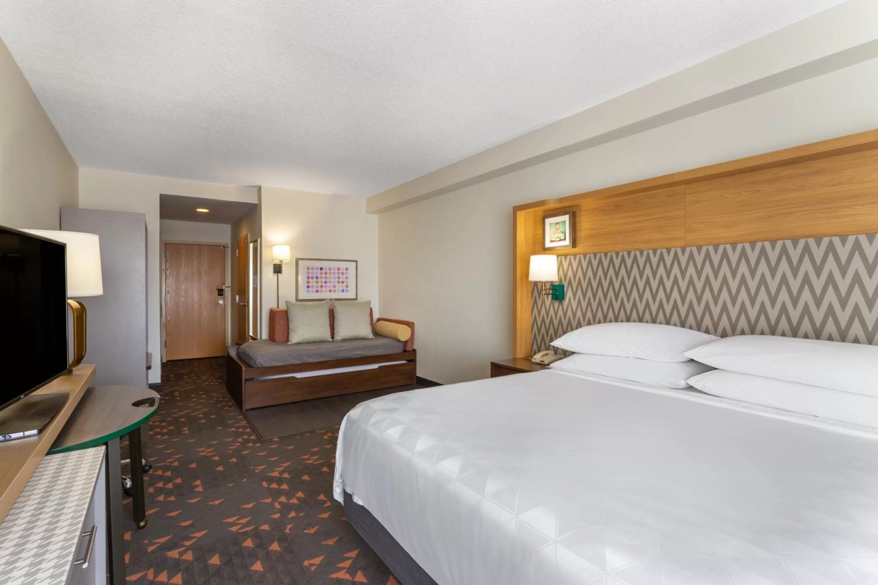 Photo of the whole room, Bed in Holiday Inn Winter Haven by IHG