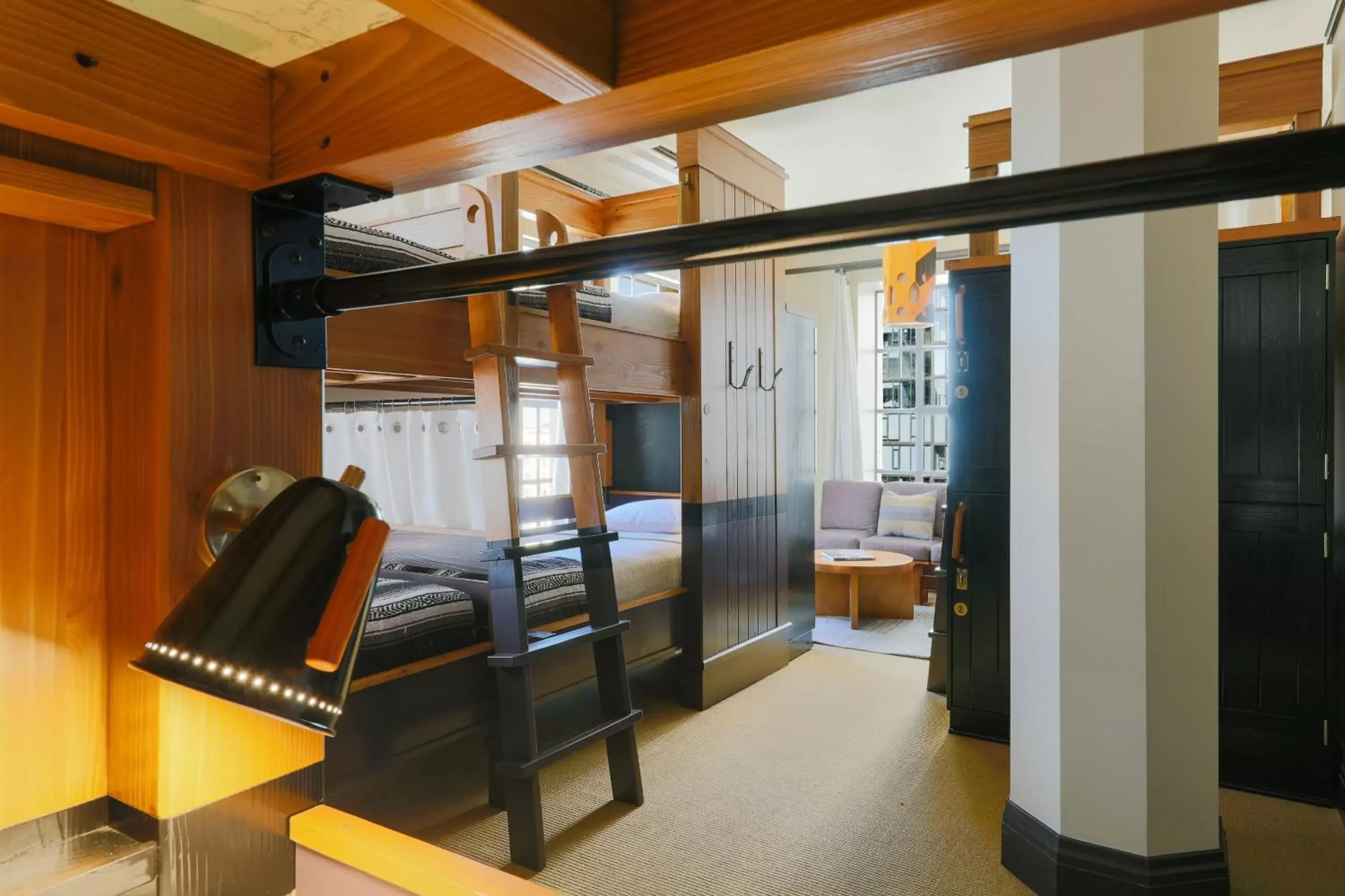 Bed in Eight-Bedroom in Freehand Los Angeles Bed in Eight-Bedroom in Freehand Los Angeles