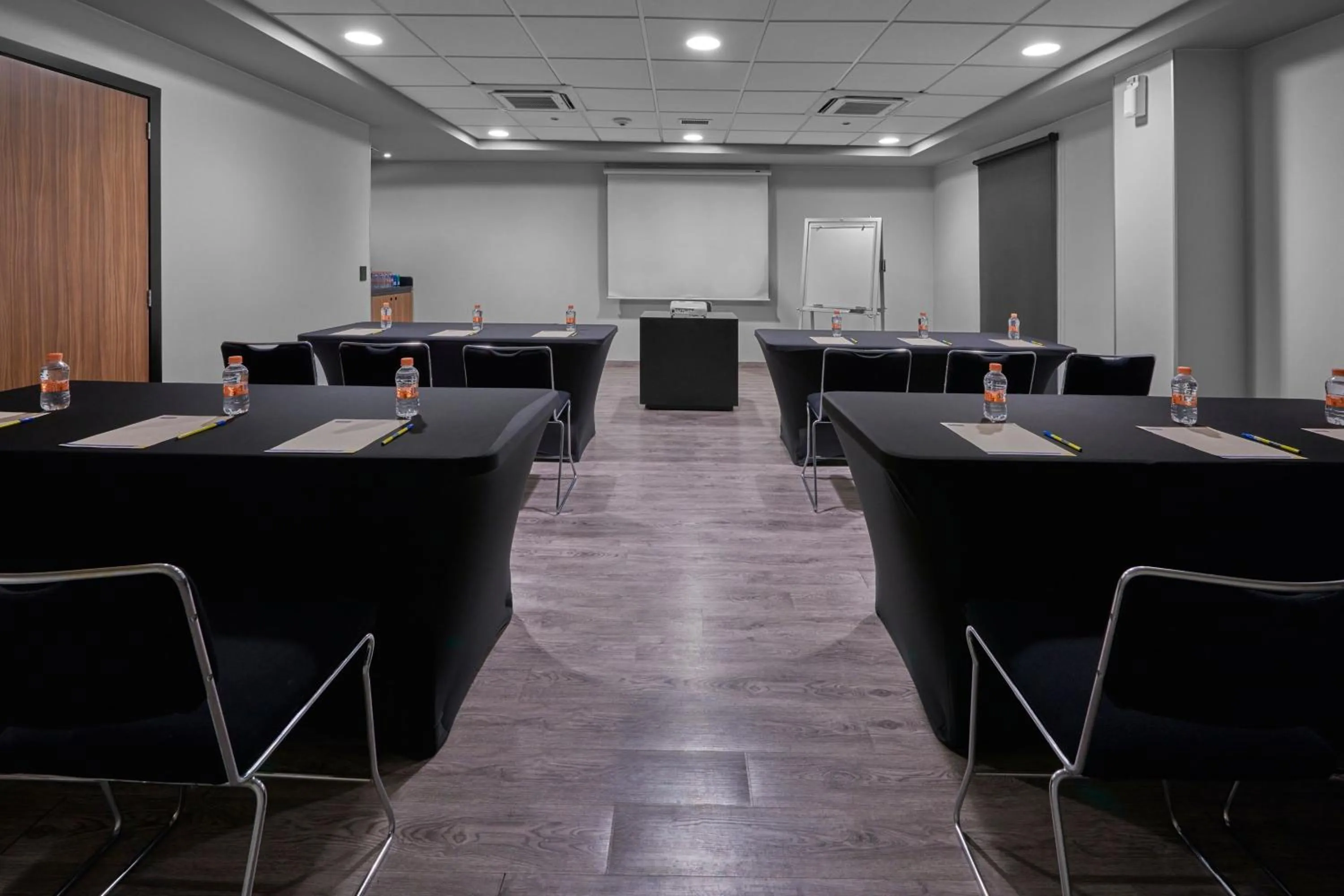 Meeting/conference room in City Express by Marriott Irapuato