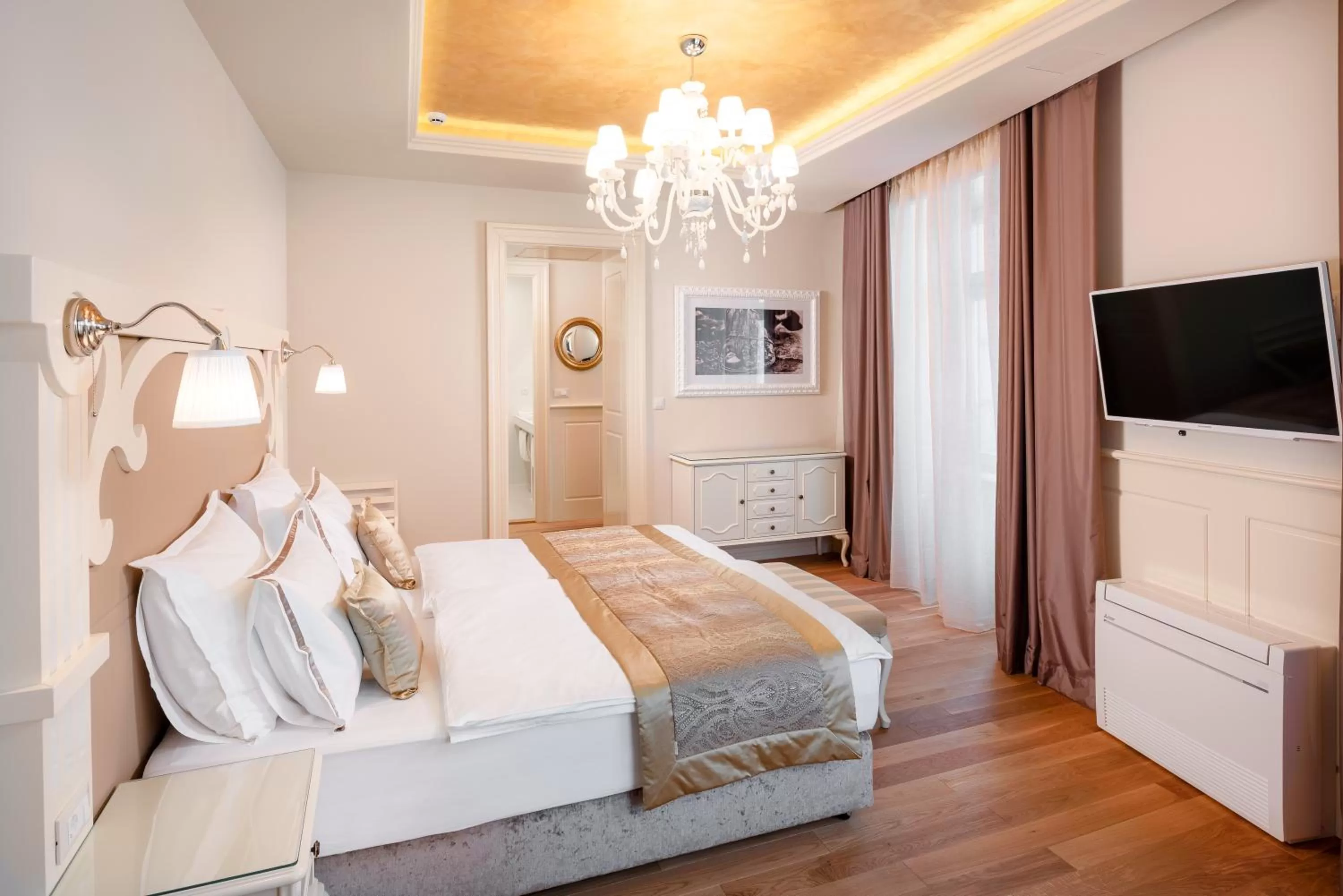 Photo of the whole room, Bed in Piazza Heritage Hotel