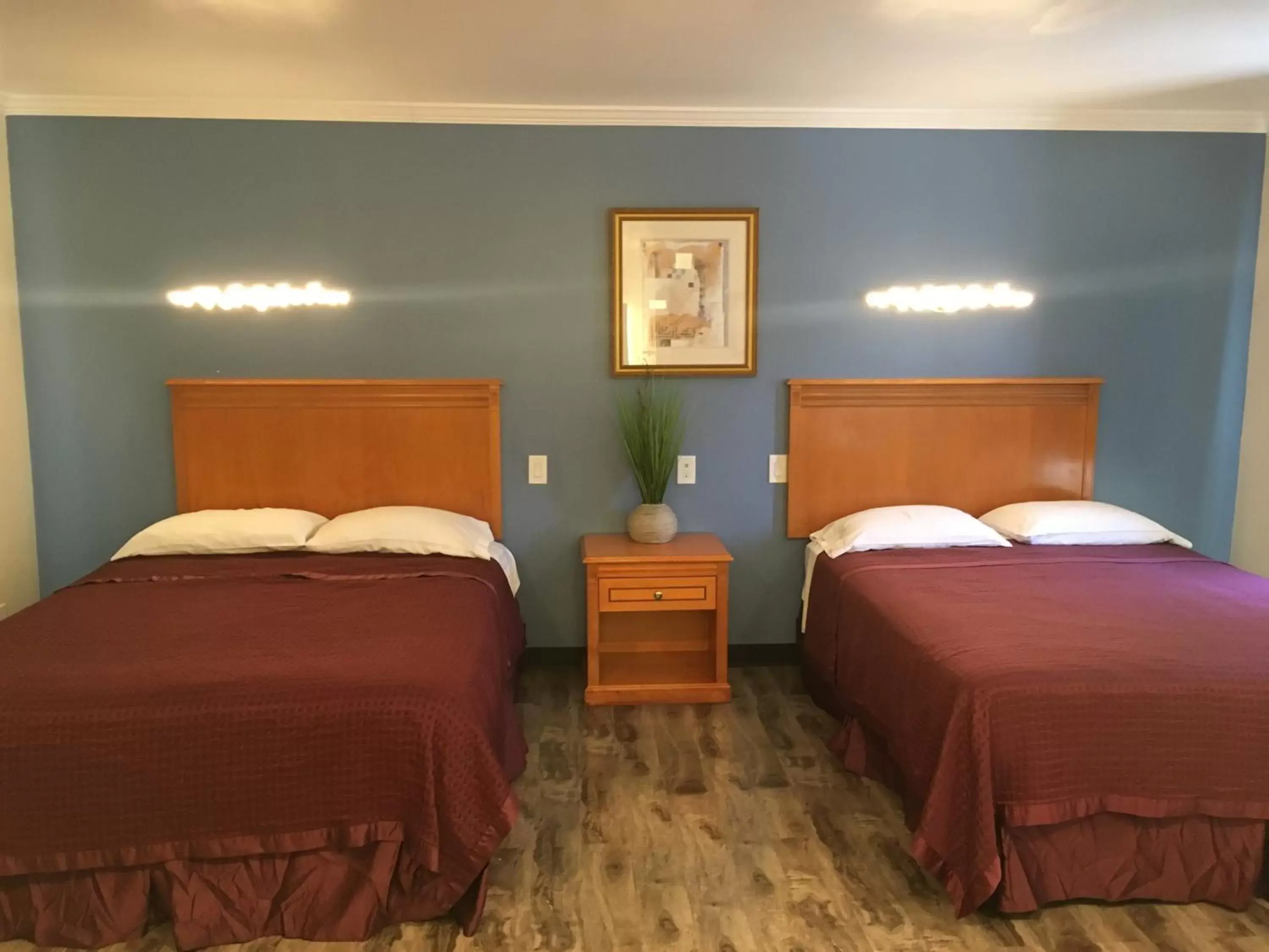 Family Room with Private Bathroom in Lincoln Park Motel Family Room with Private Bathroom in Lincoln Park Motel