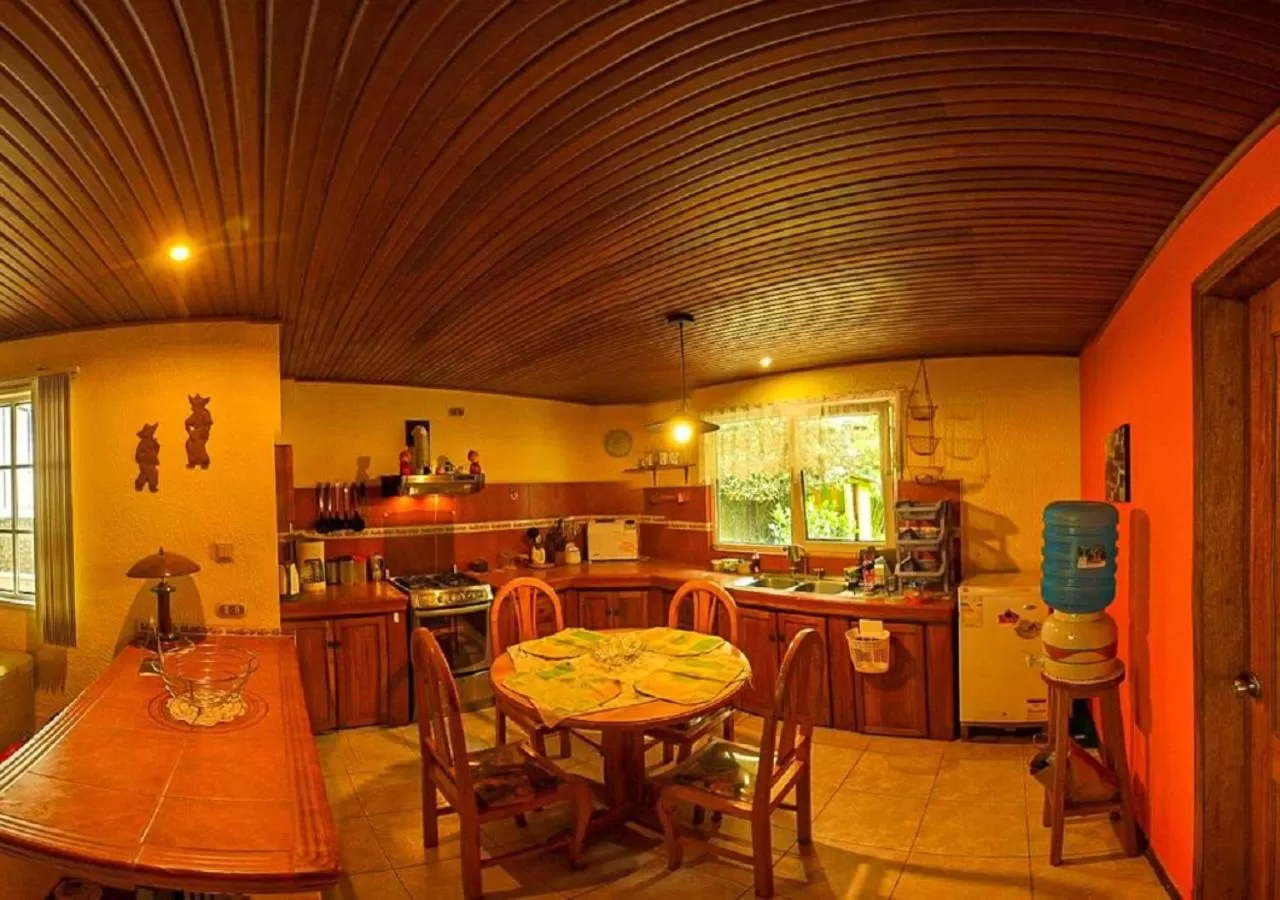 Kitchen or kitchenette, Restaurant/Places to Eat in La Casa del Molino Blanco B&B