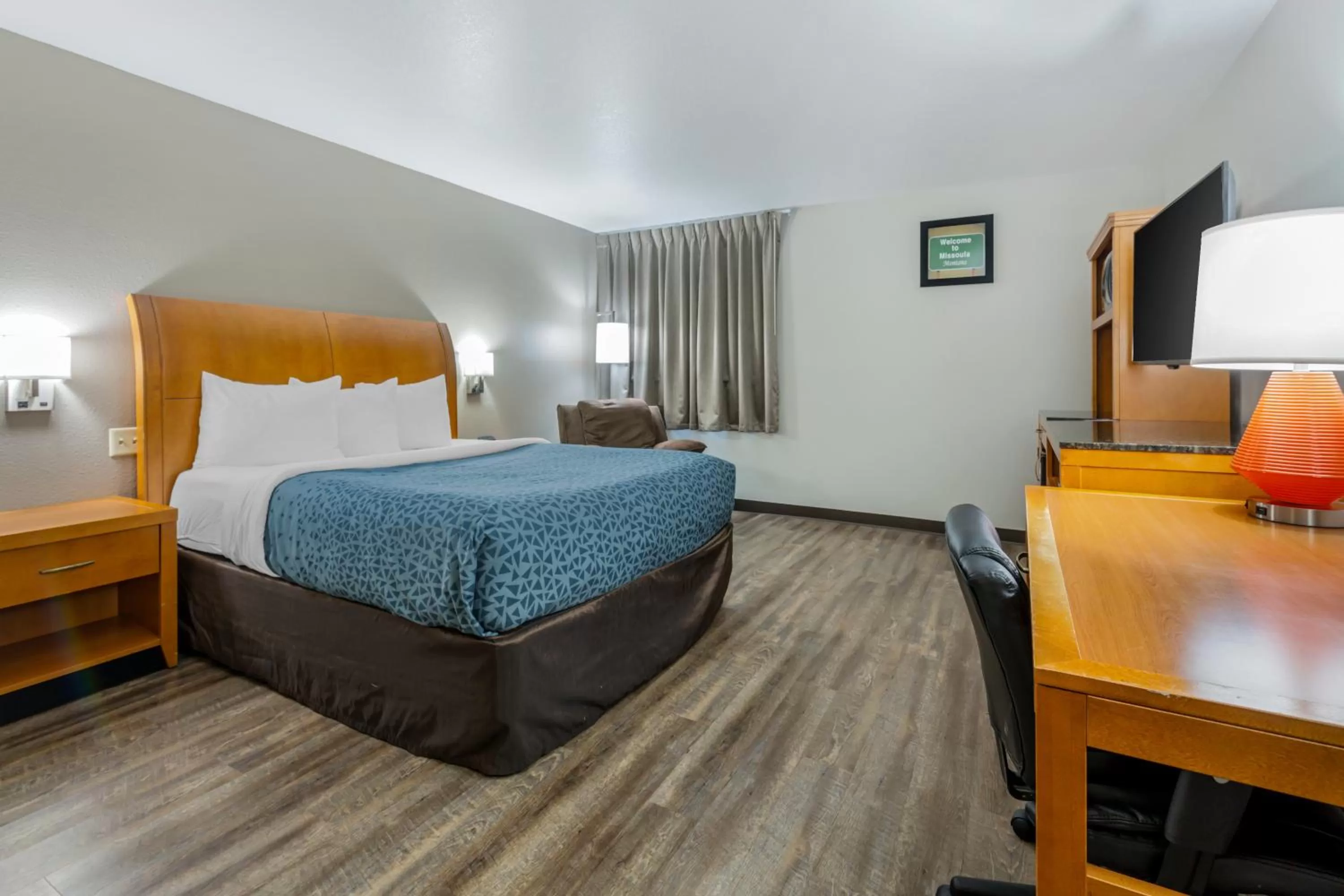 Queen Room with Roll In Shower - Accessible/Non-Smoking in Econo Lodge Missoula
