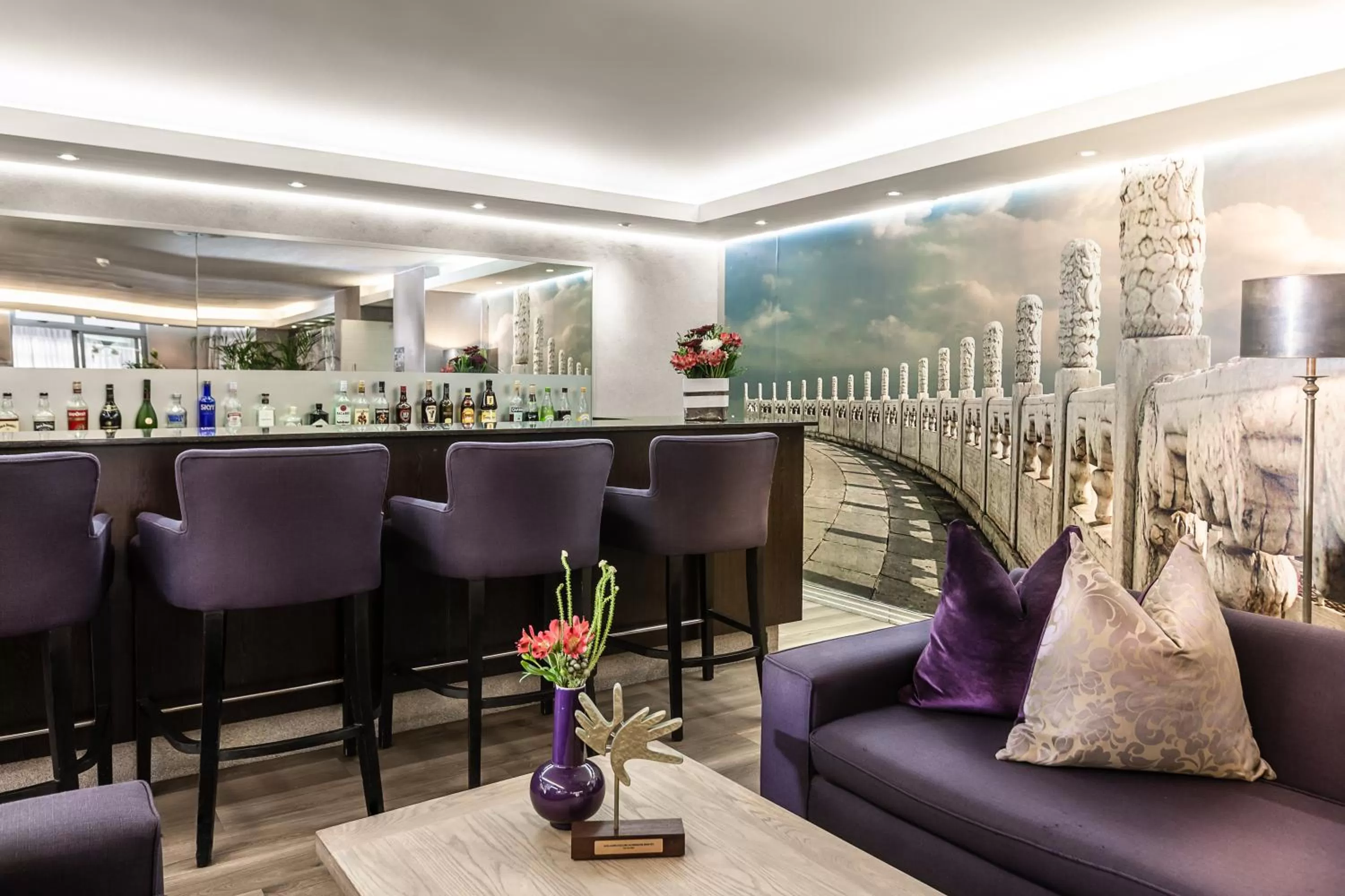 Lounge or bar in The Hyde All Suite Hotel