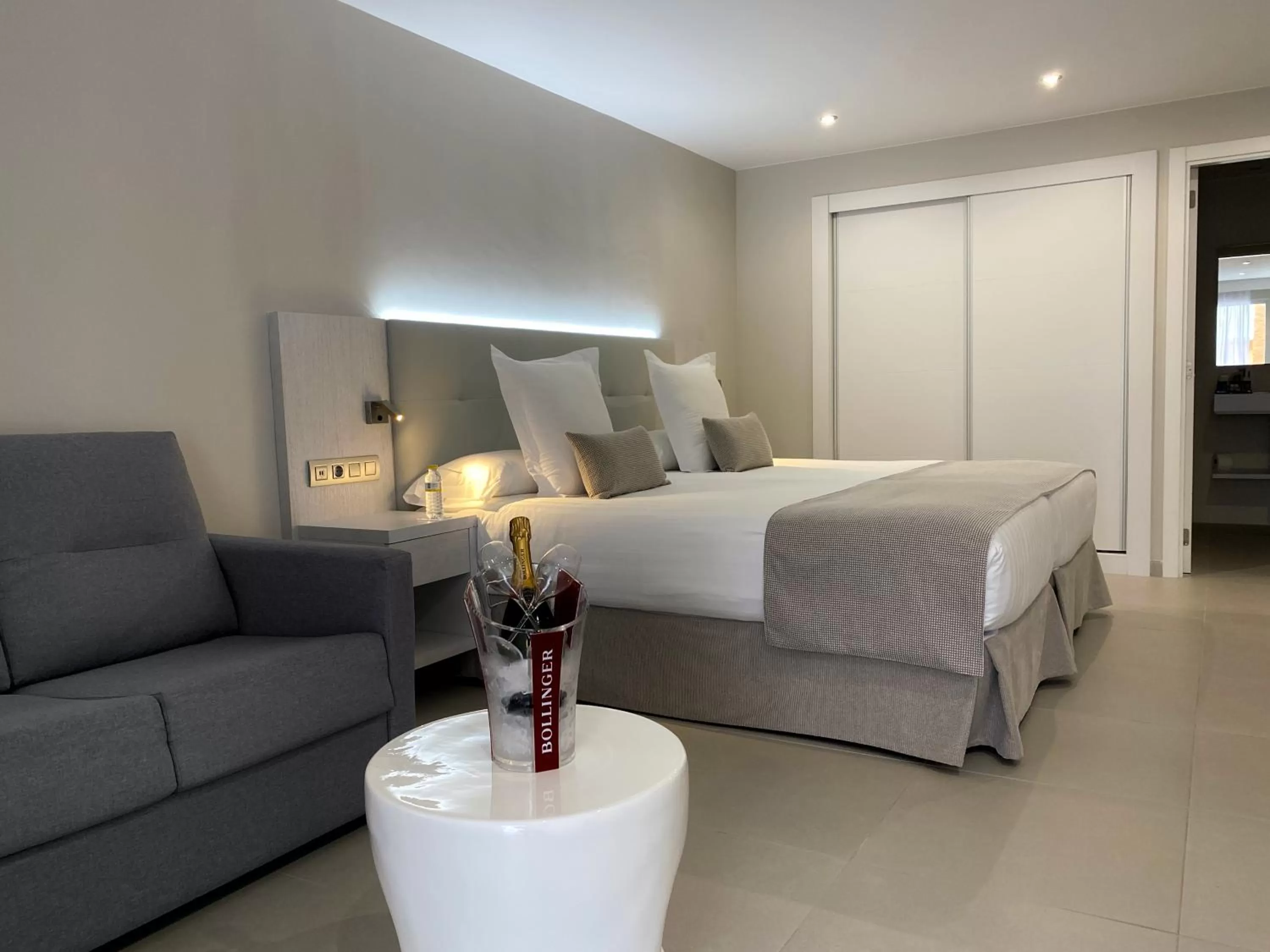 Living room, Bed in Sanom Beach Resort Only Adults