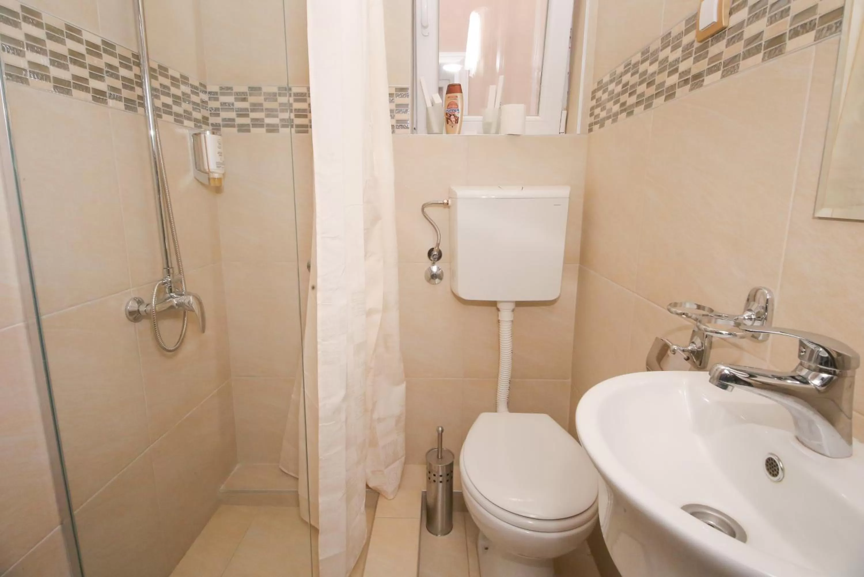 Shower, Bathroom in Bajadera Lux