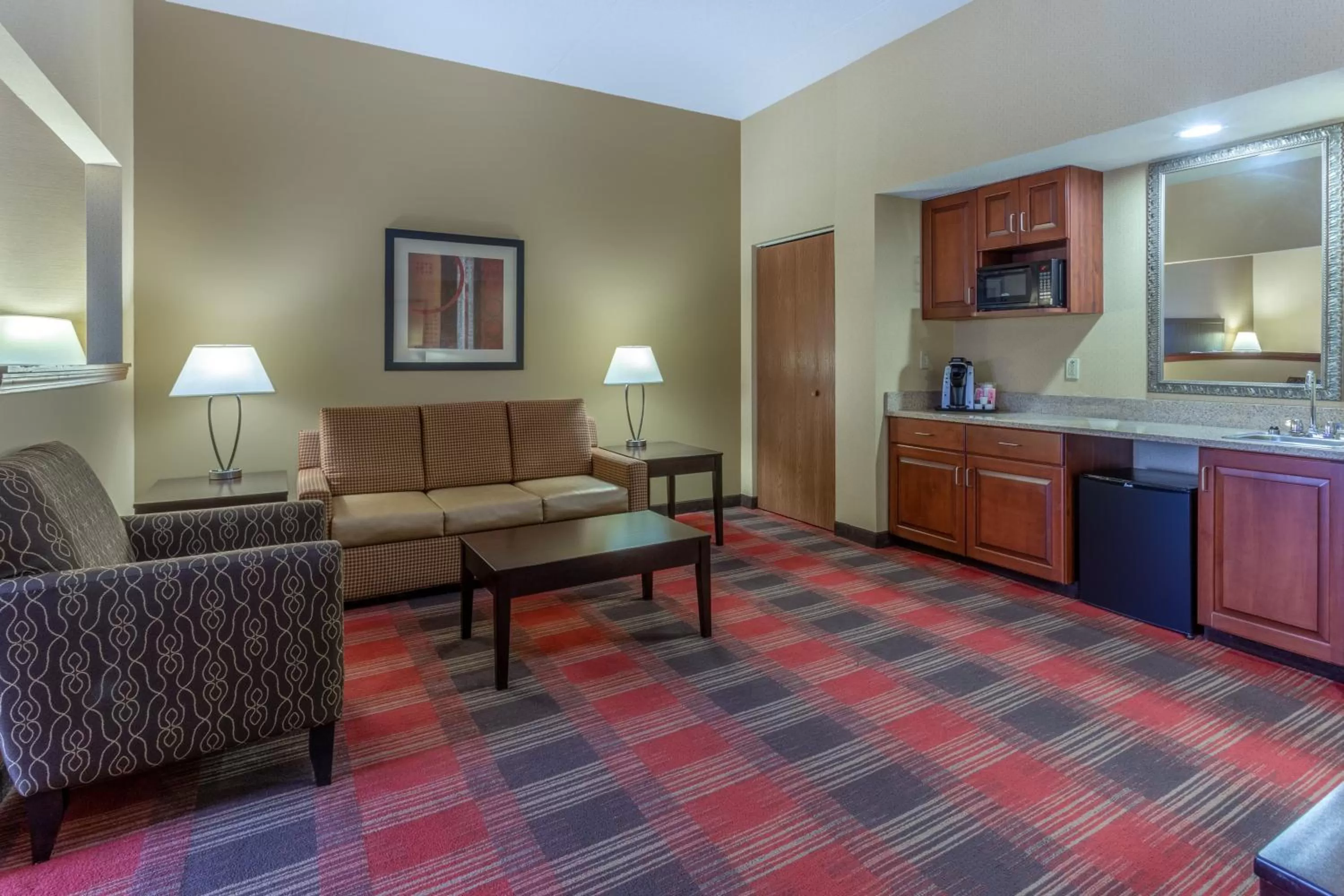 Photo of the whole room in Holiday Inn Express Hotel & Suites Bowling Green by IHG