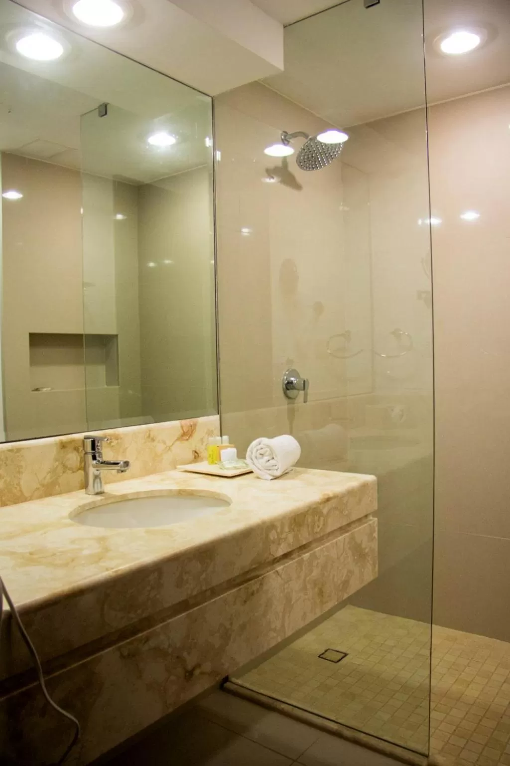 Bathroom in Mesón de la Luna Hotel & Spa