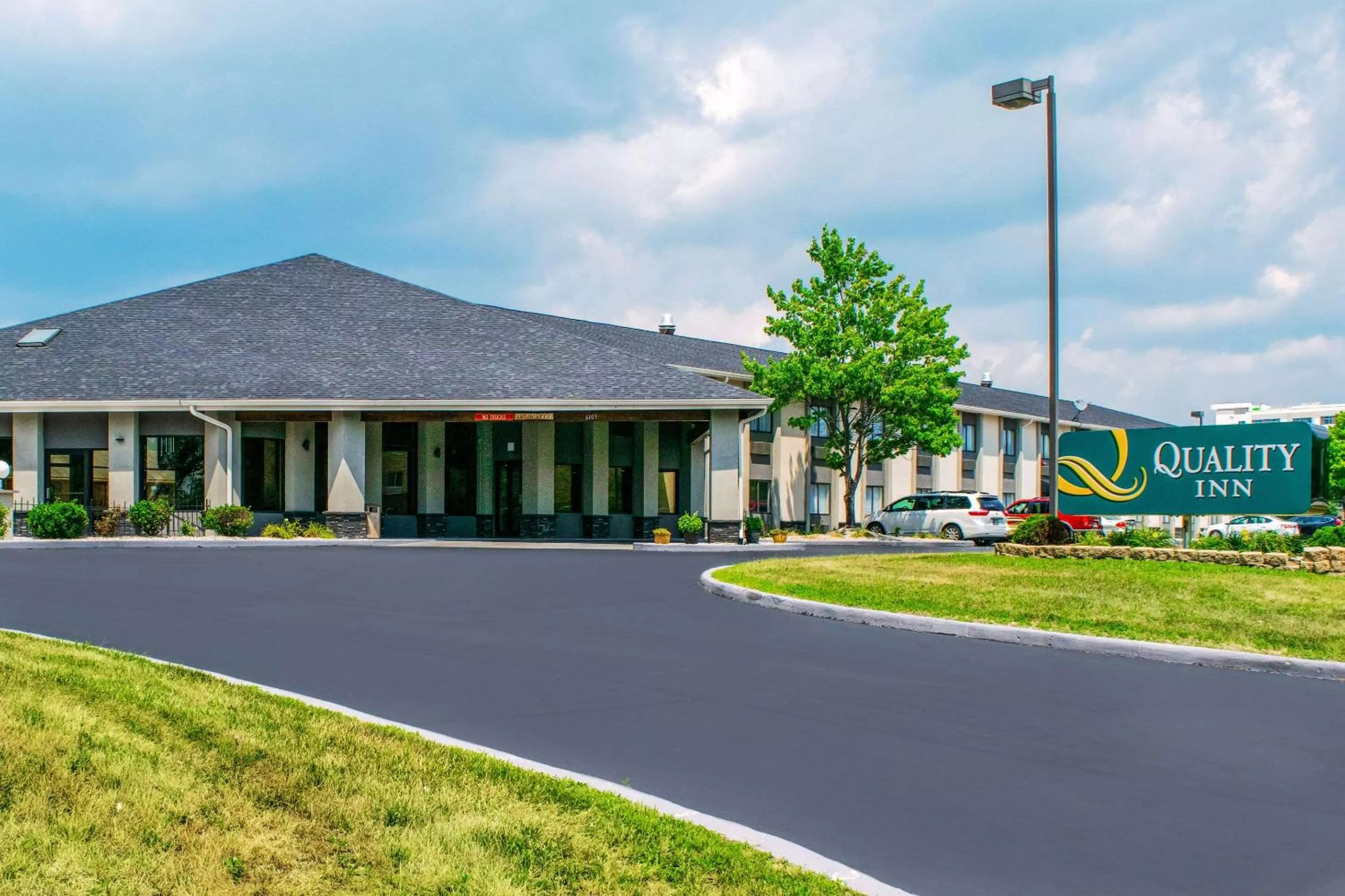 Property building in Quality Inn Plainfield - Indianapolis West
