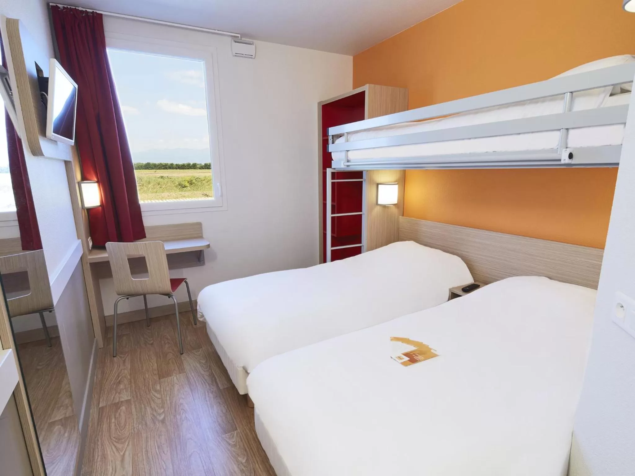 Photo of the whole room, Bed in Premiere Classe Valence Nord - Saint Marcel Les Valence