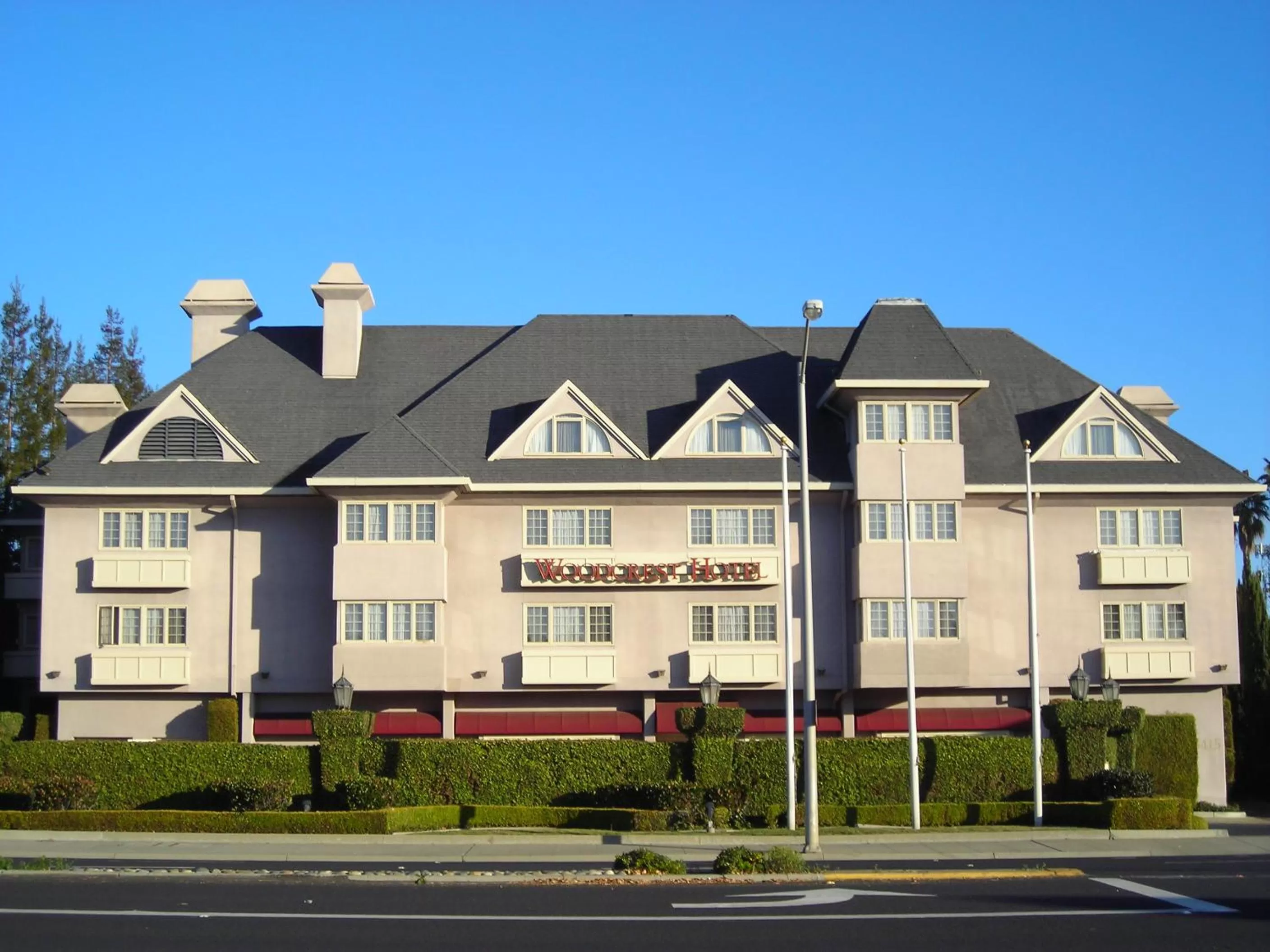 Property building in Woodcrest Hotel Cupertino