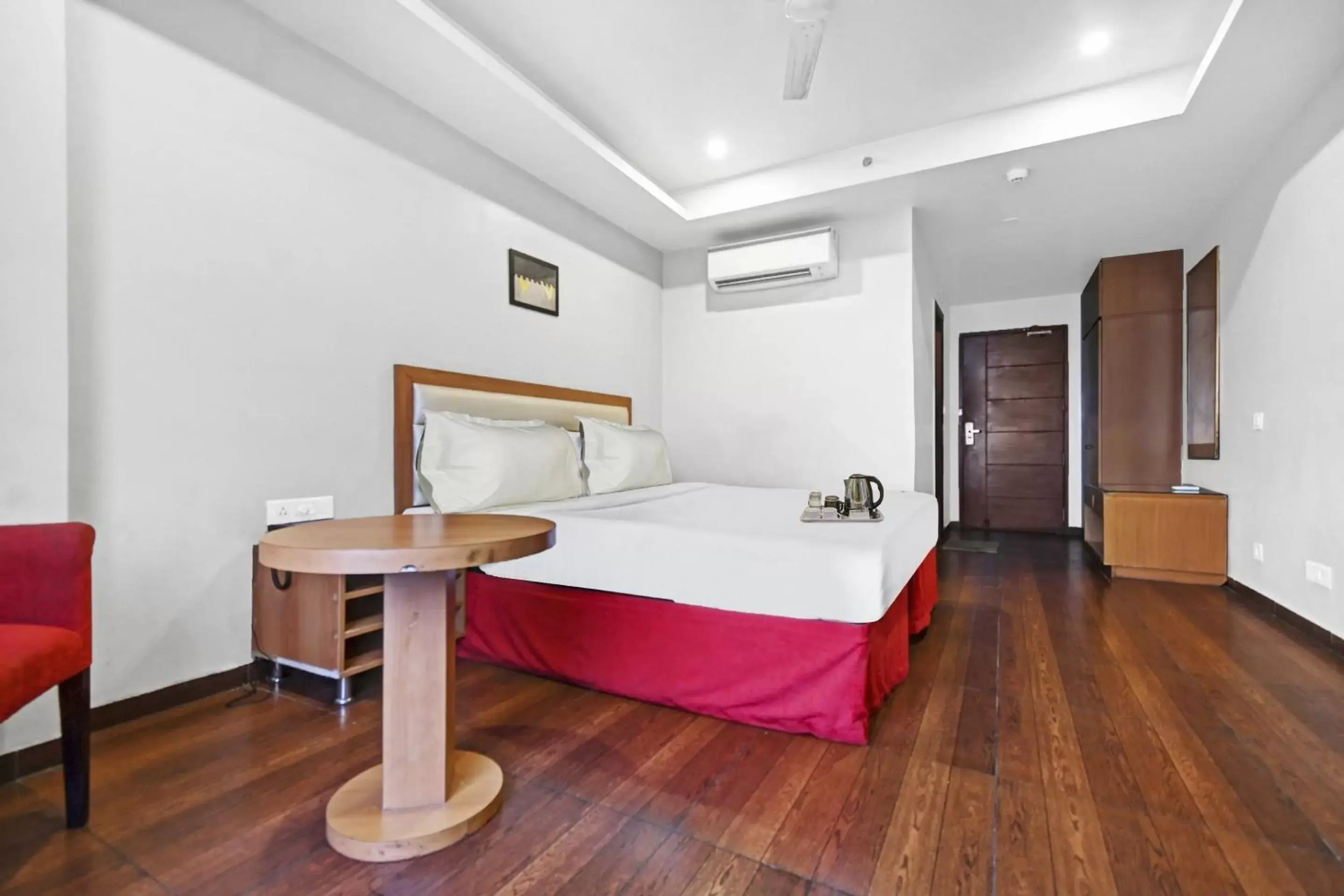 Classic Triple Room - single occupancy in Super OYO Townhouse 132 Hotel The Grand Classic Triple Room - single occupancy in Super OYO Townhouse 132 Hotel The Grand
