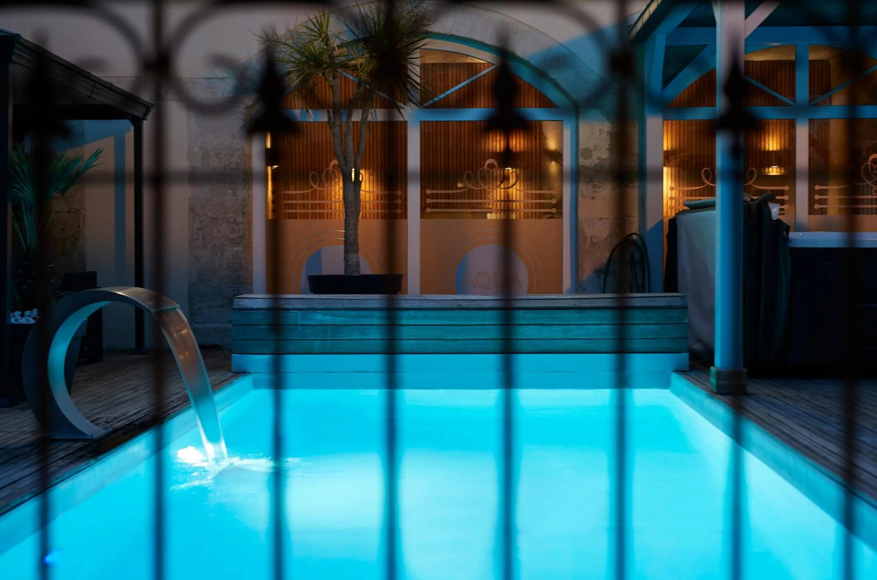 Swimming pool in Grand Hôtel du Luxembourg & Spa