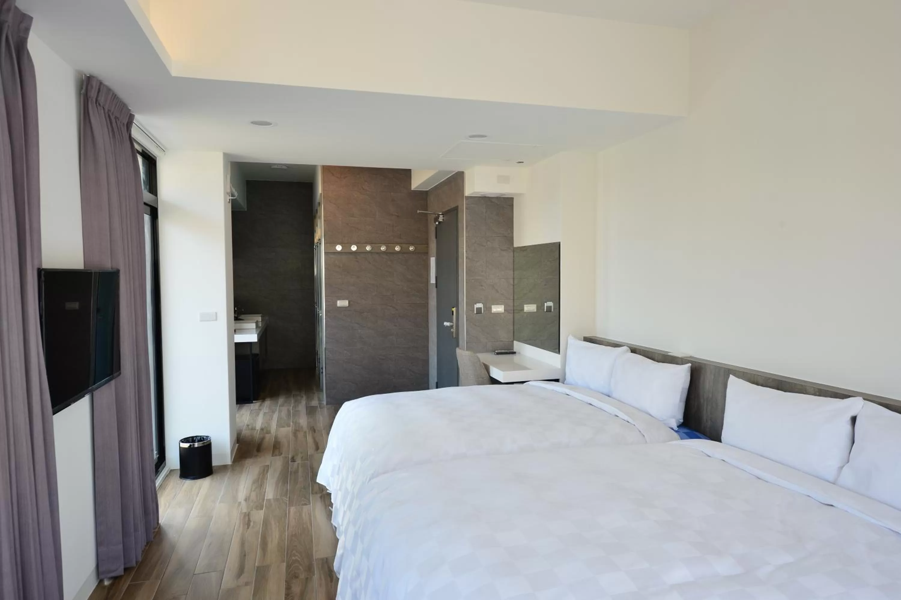 Photo of the whole room, Bed in Sky Square Business Travel