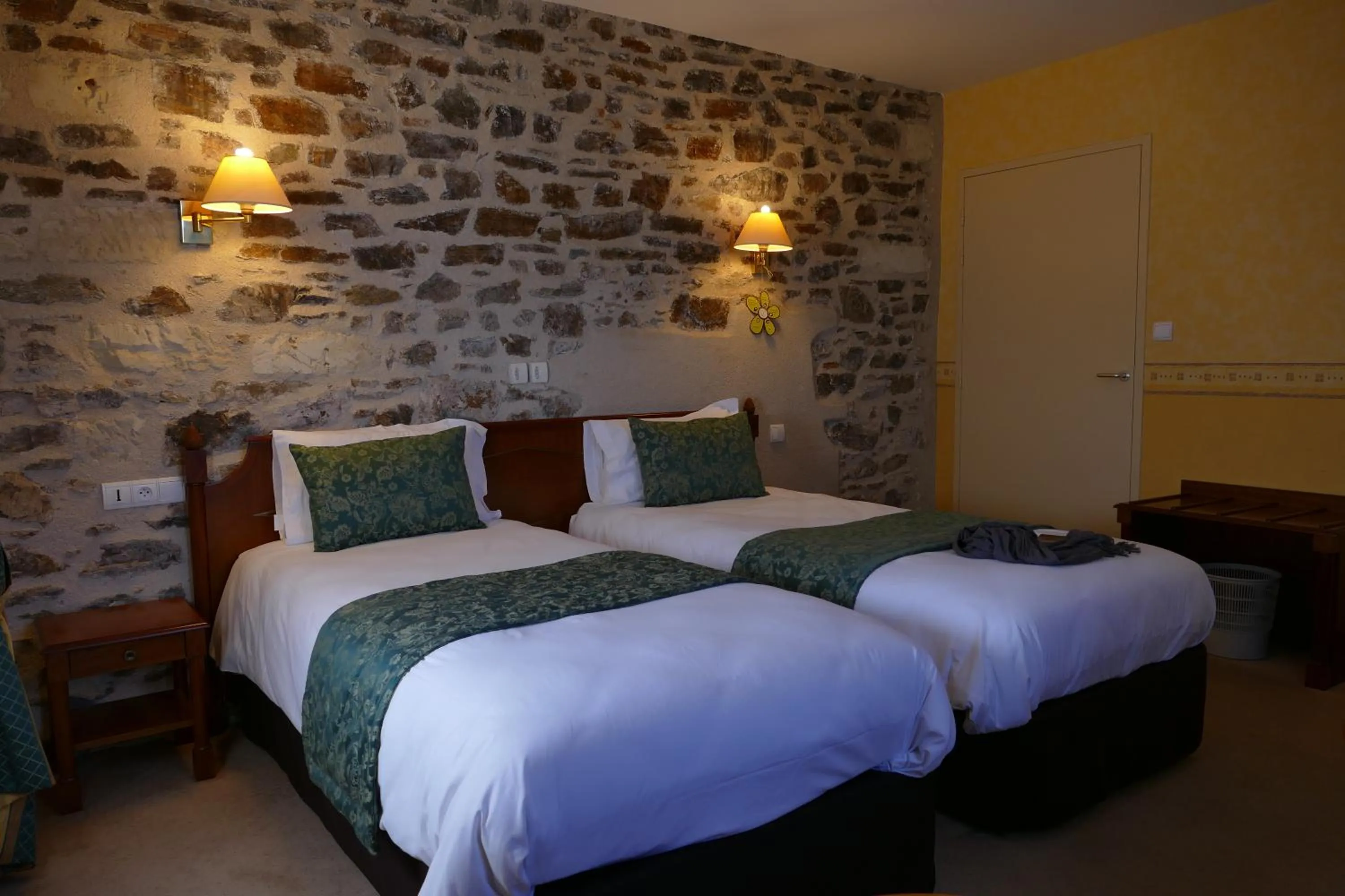 Superior Twin Room with Bath in Logis Hotels Le Champalud Restaurant La Citadelle