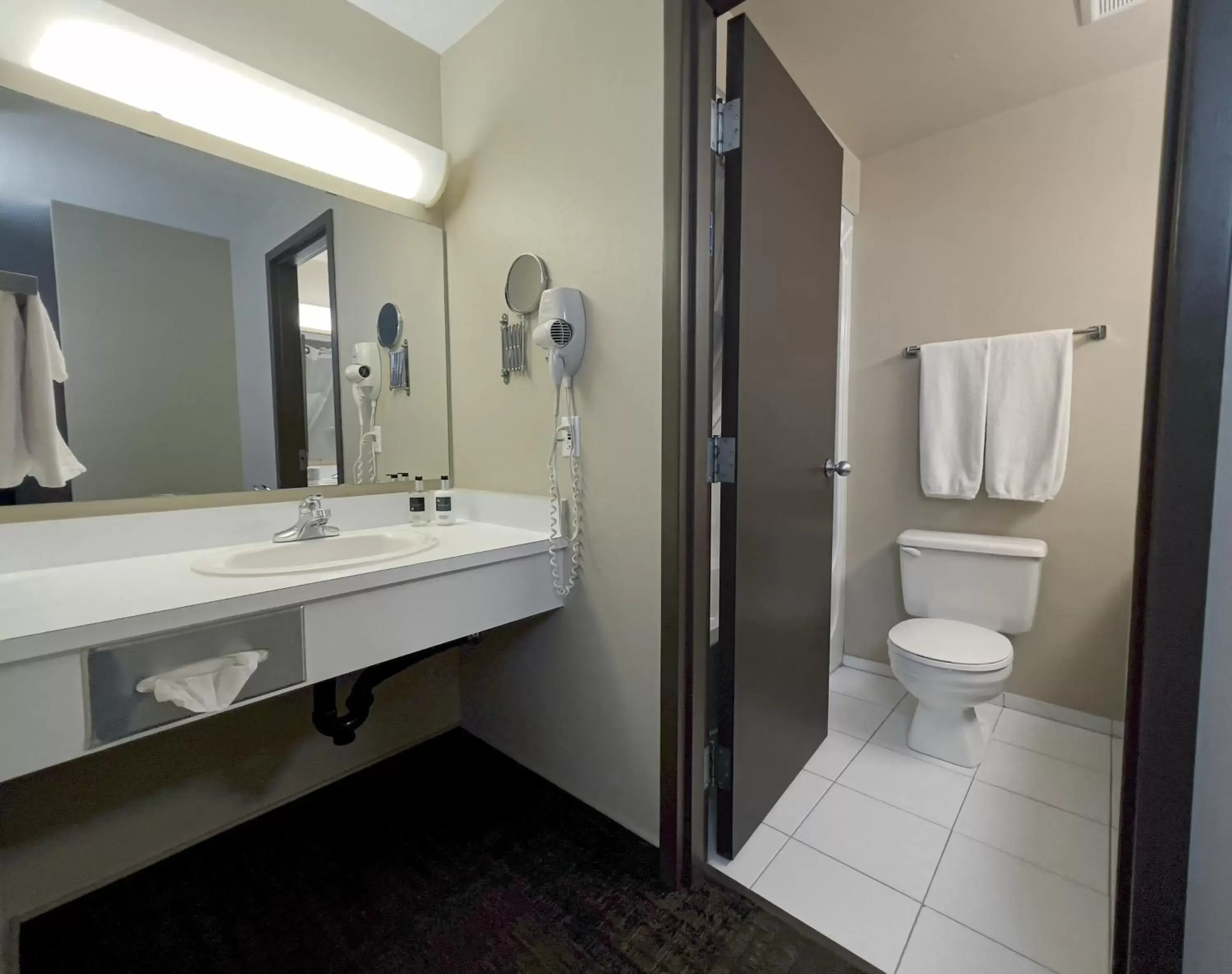 Coast Two Queens Pet Friendly in Coast Swift Current Hotel Coast Two Queens Pet Friendly in Coast Swift Current Hotel