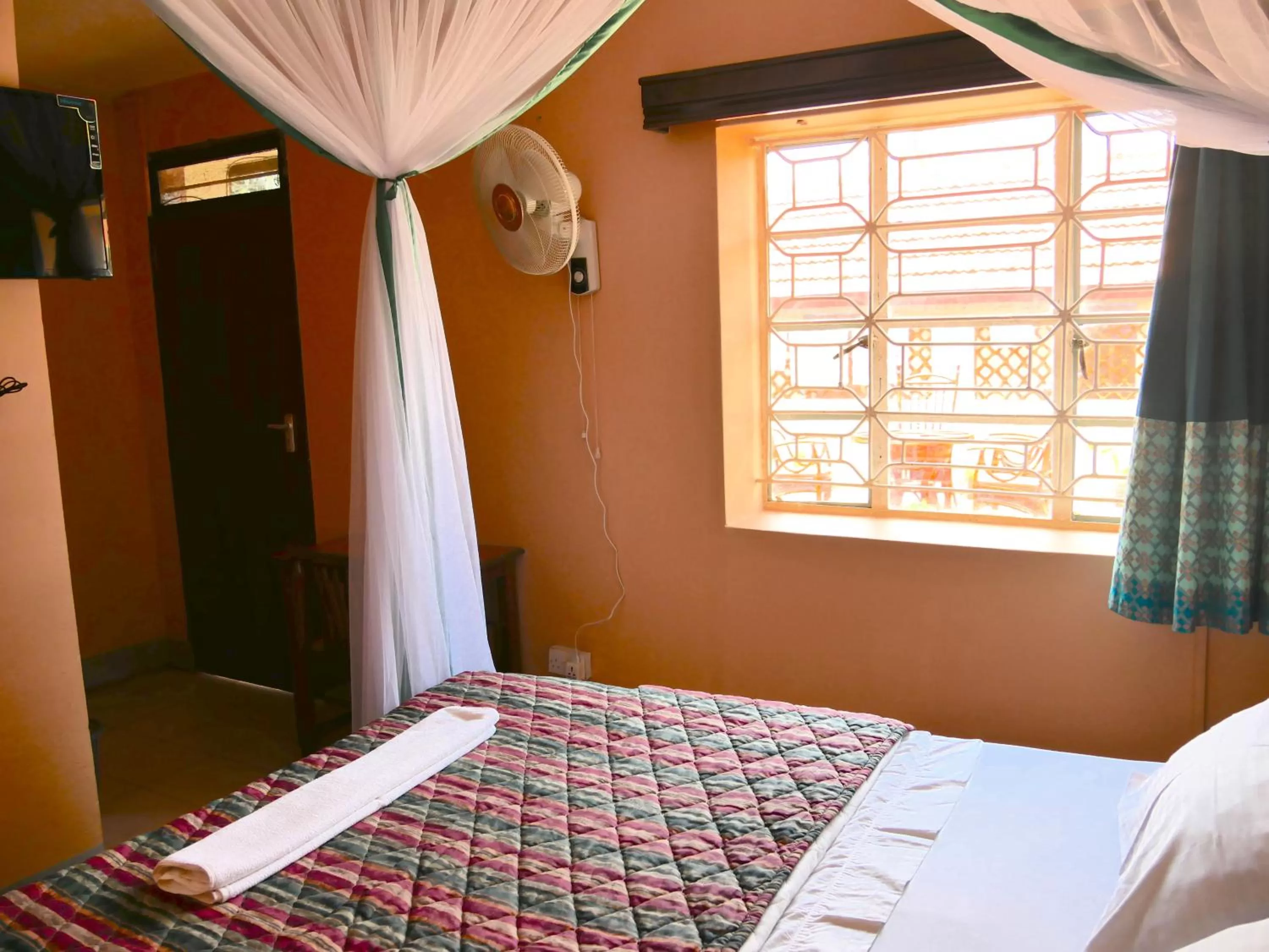 Bed in Hotel Acacia City