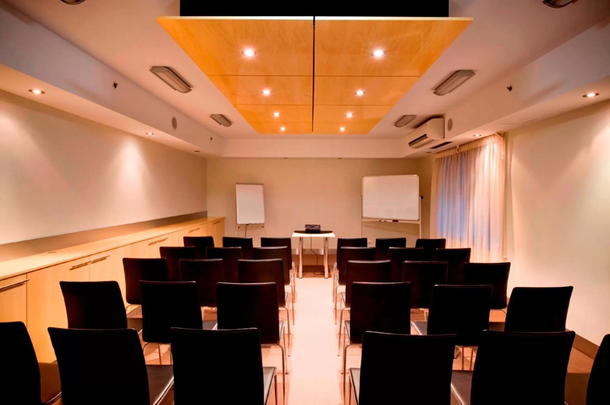 Banquet/Function facilities in Miller Apartments