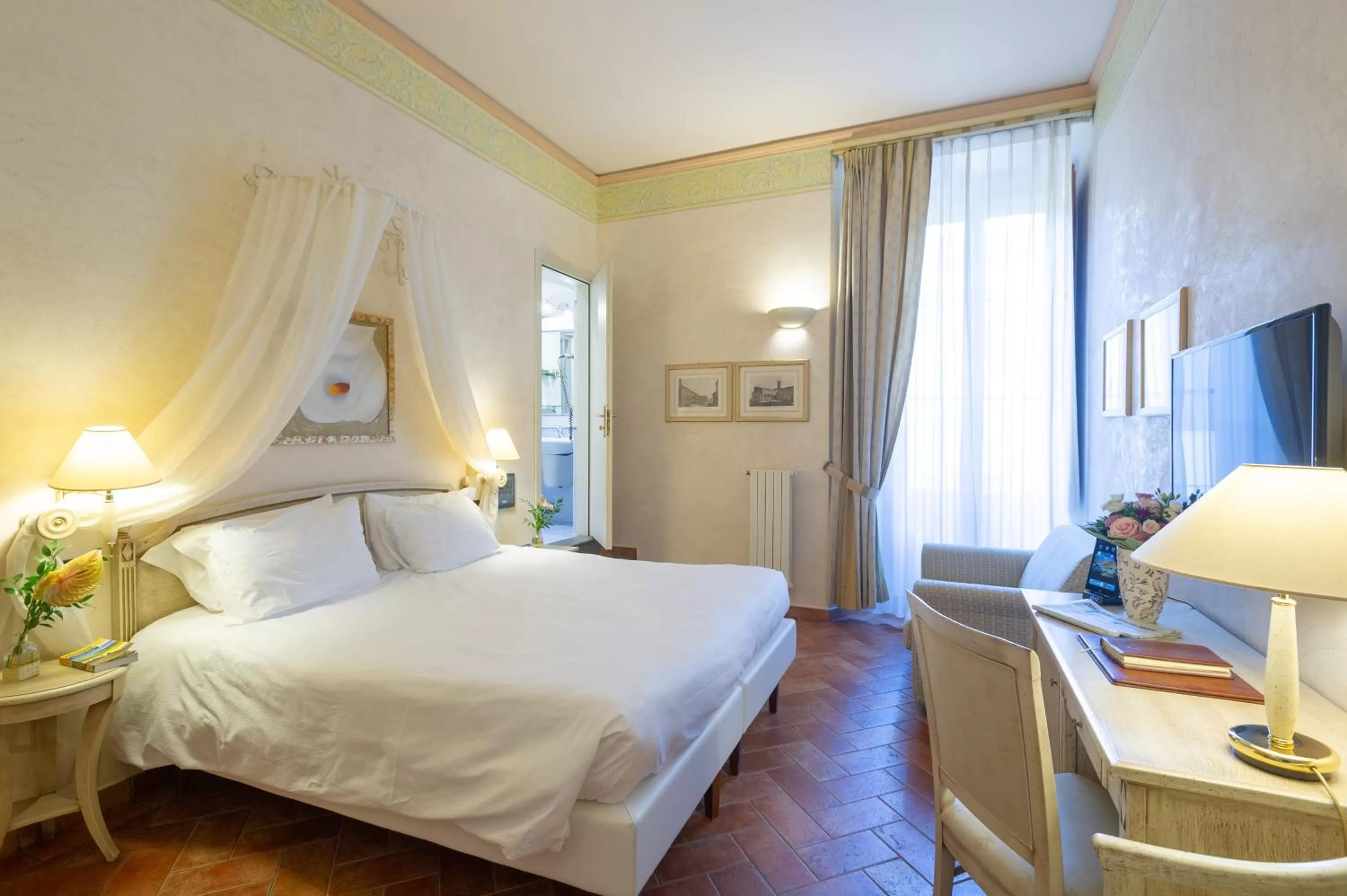 Bed in Hotel Davanzati