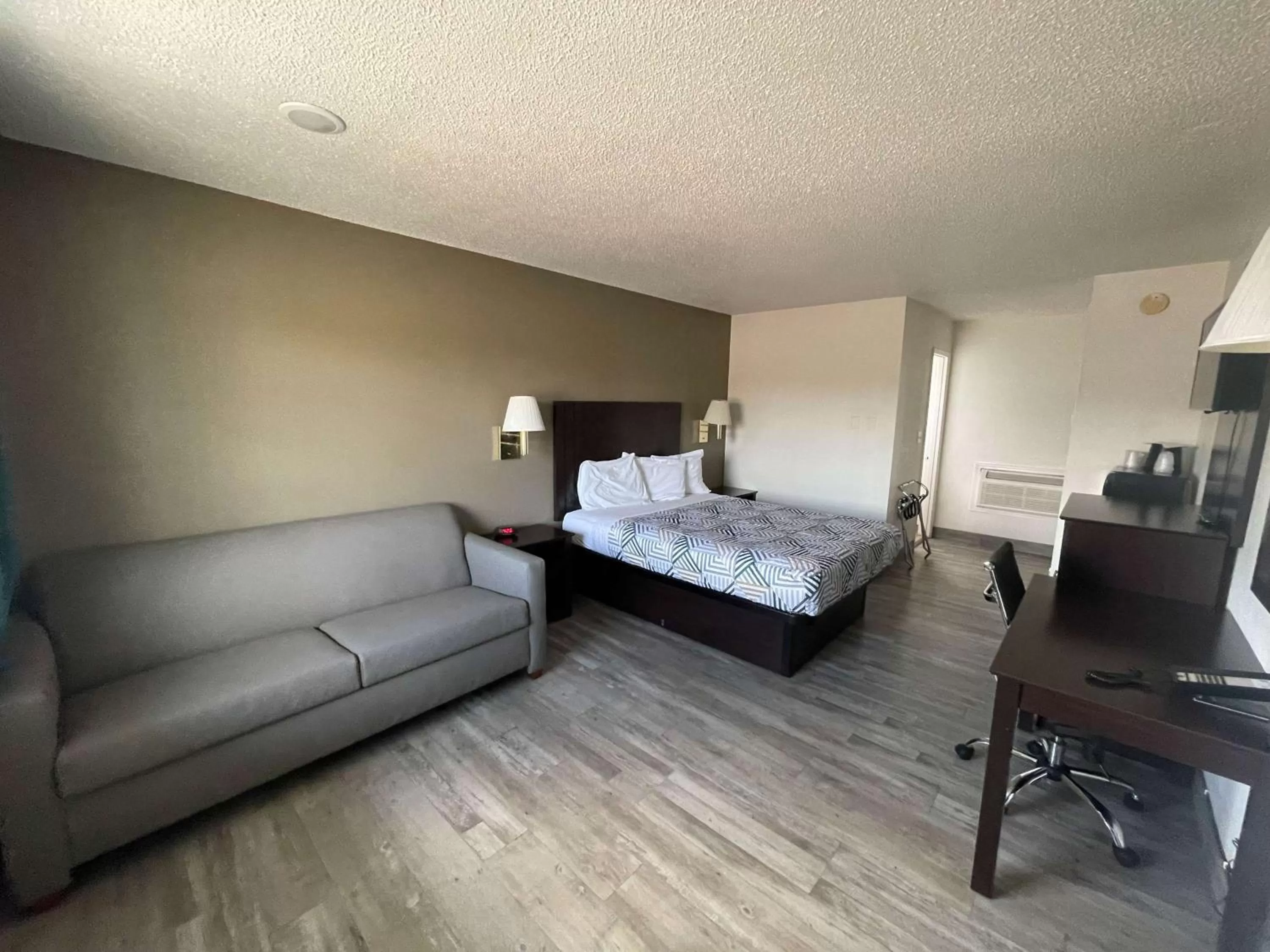 Bedroom, Bed in Motel 6 Hermiston OR Umatilla