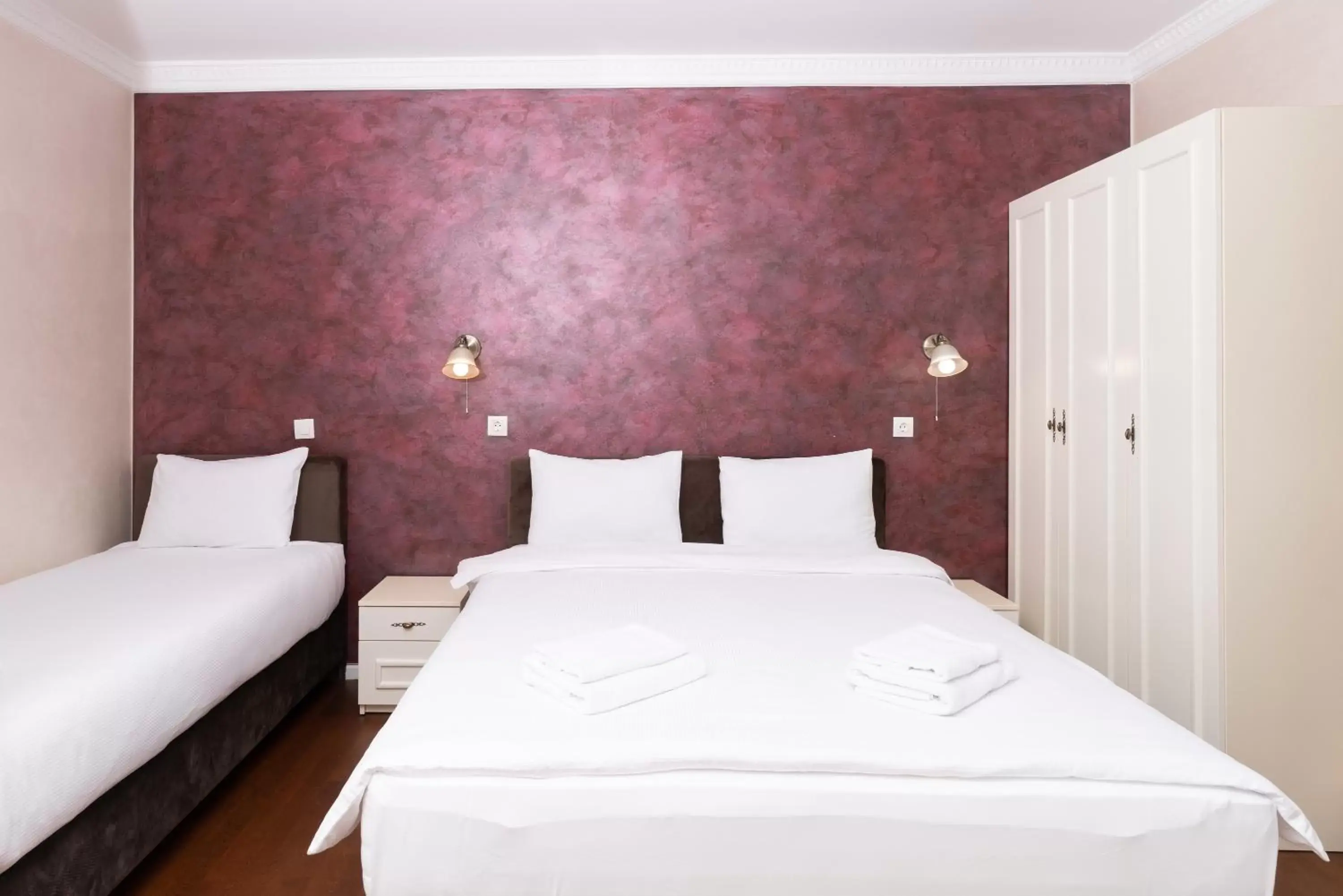 Deluxe Queen Room - single occupancy in Ornament Hotel Deluxe Queen Room - single occupancy in Ornament Hotel