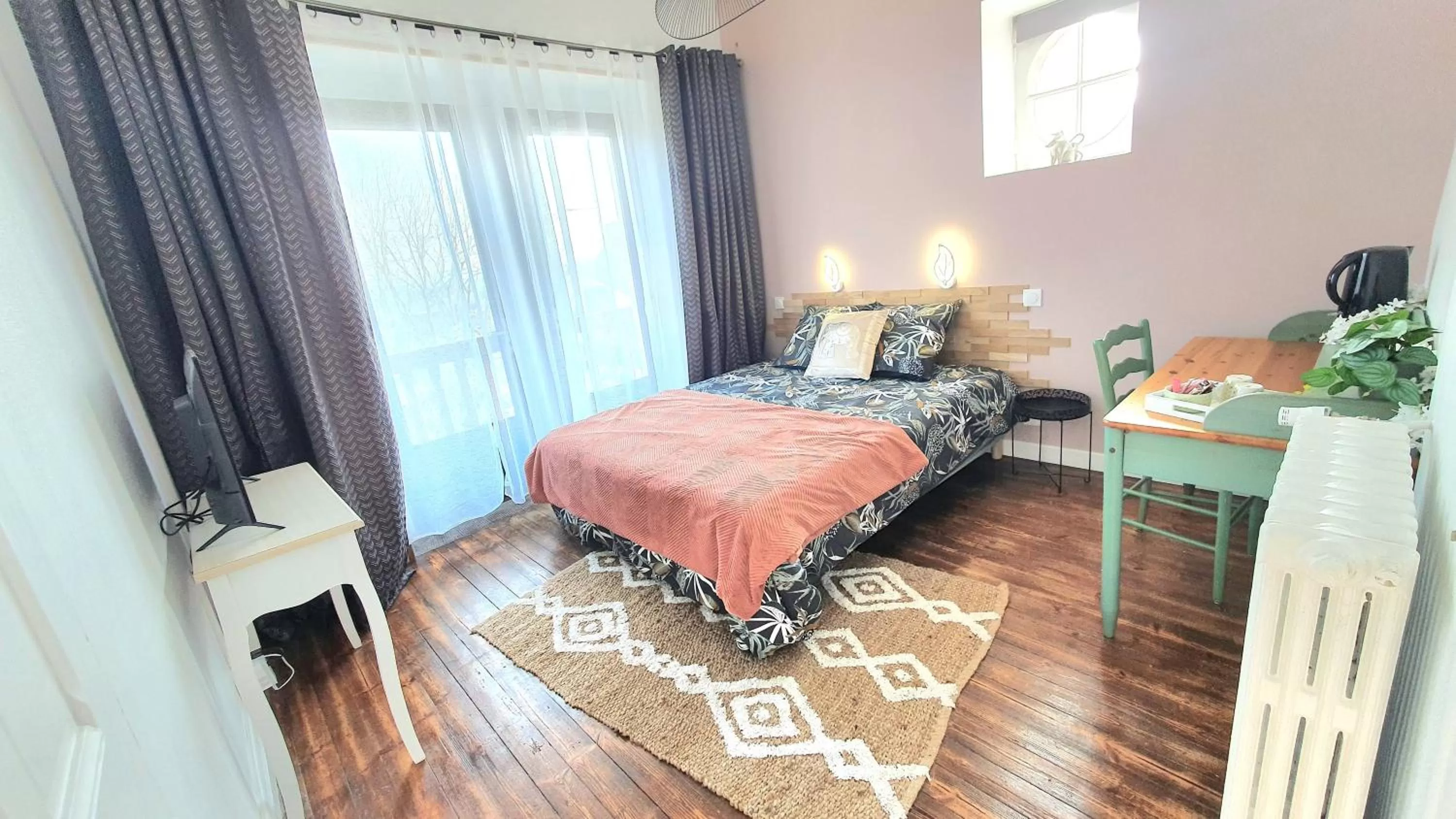 Bedroom in La Maison de la Côte des Légendes