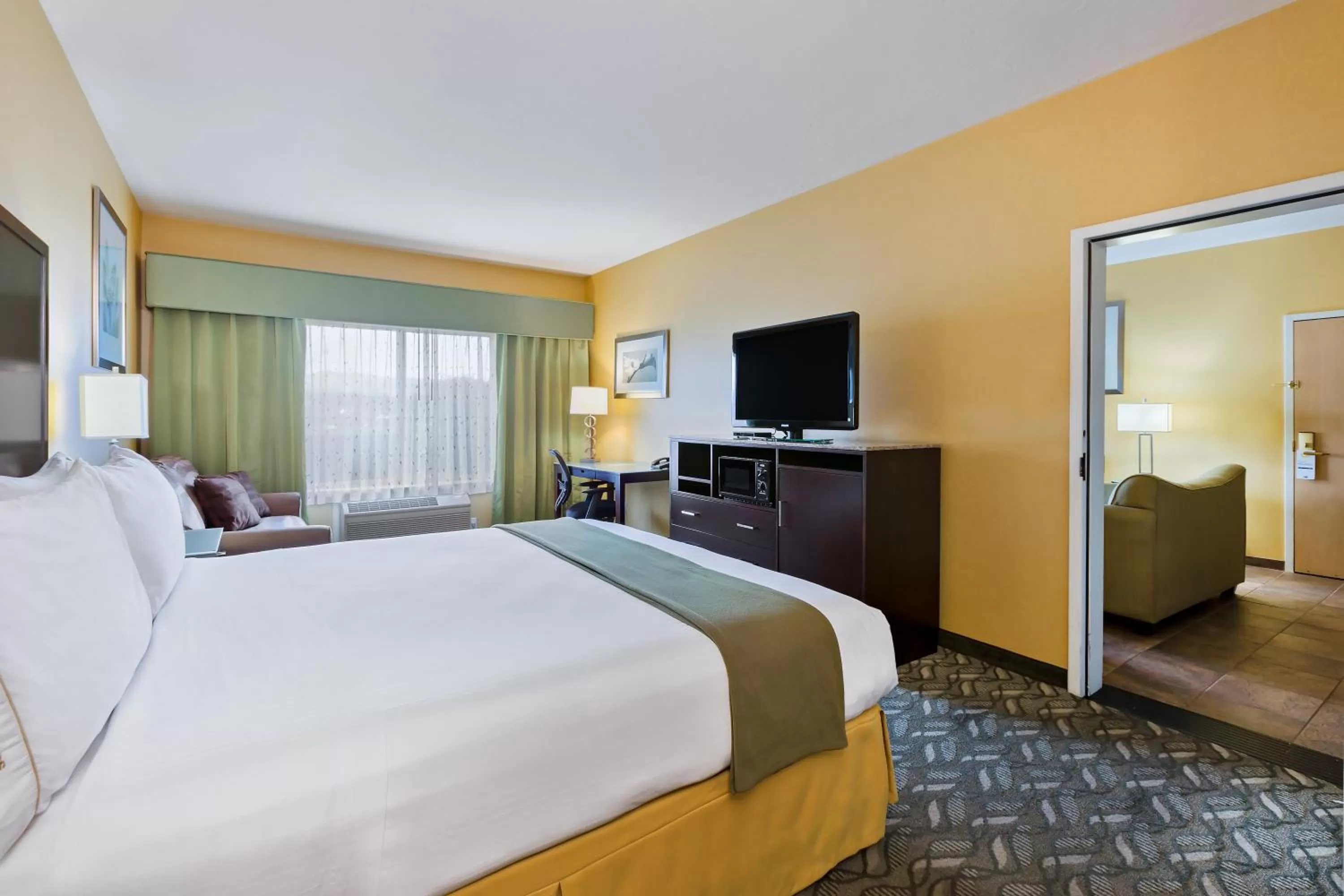 Bedroom, Bed in Holiday Inn Express Hotel & Suites San Jose-Morgan Hill by IHG