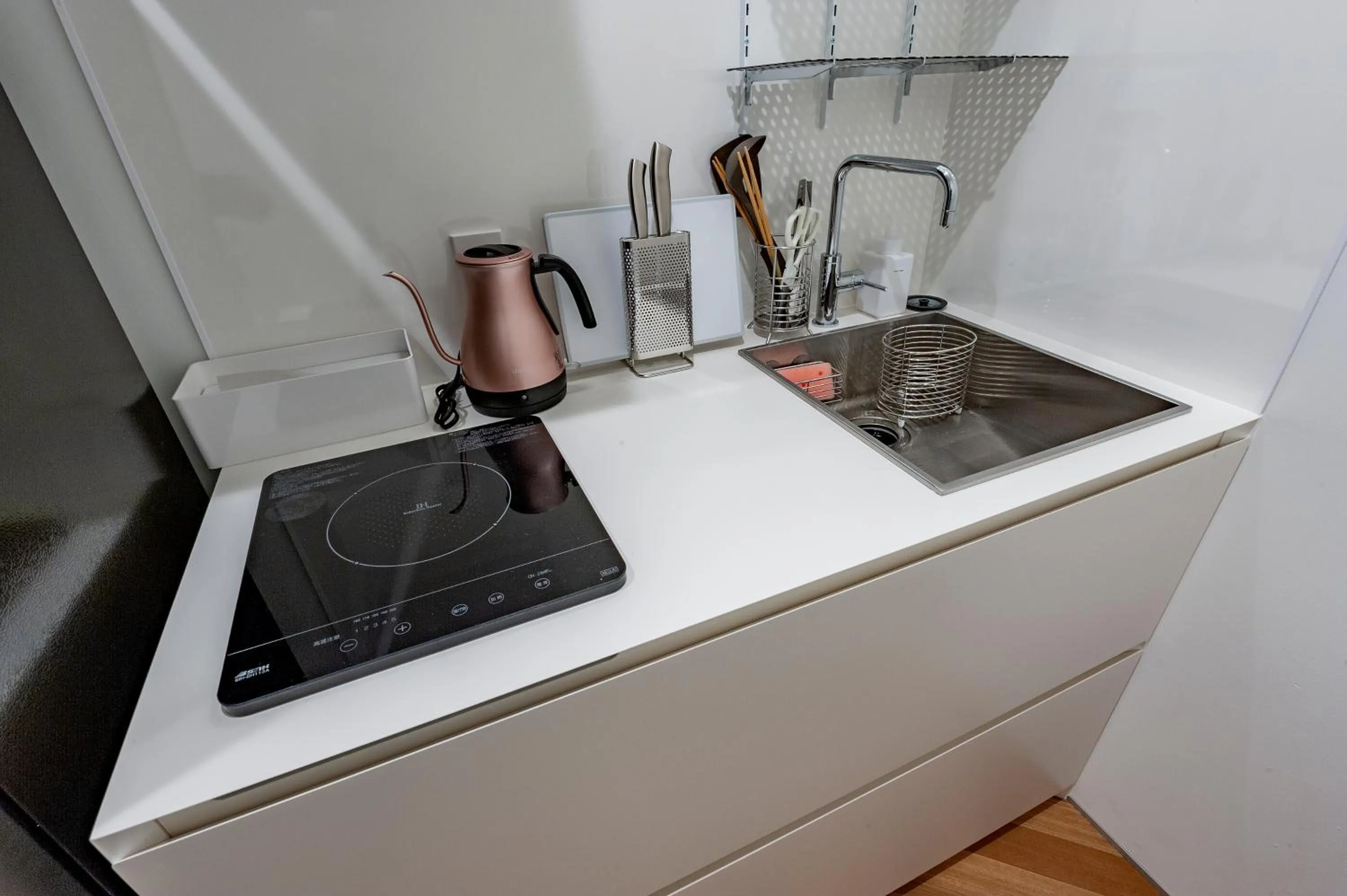 Kitchen or kitchenette in plat hostel keikyu haneda home