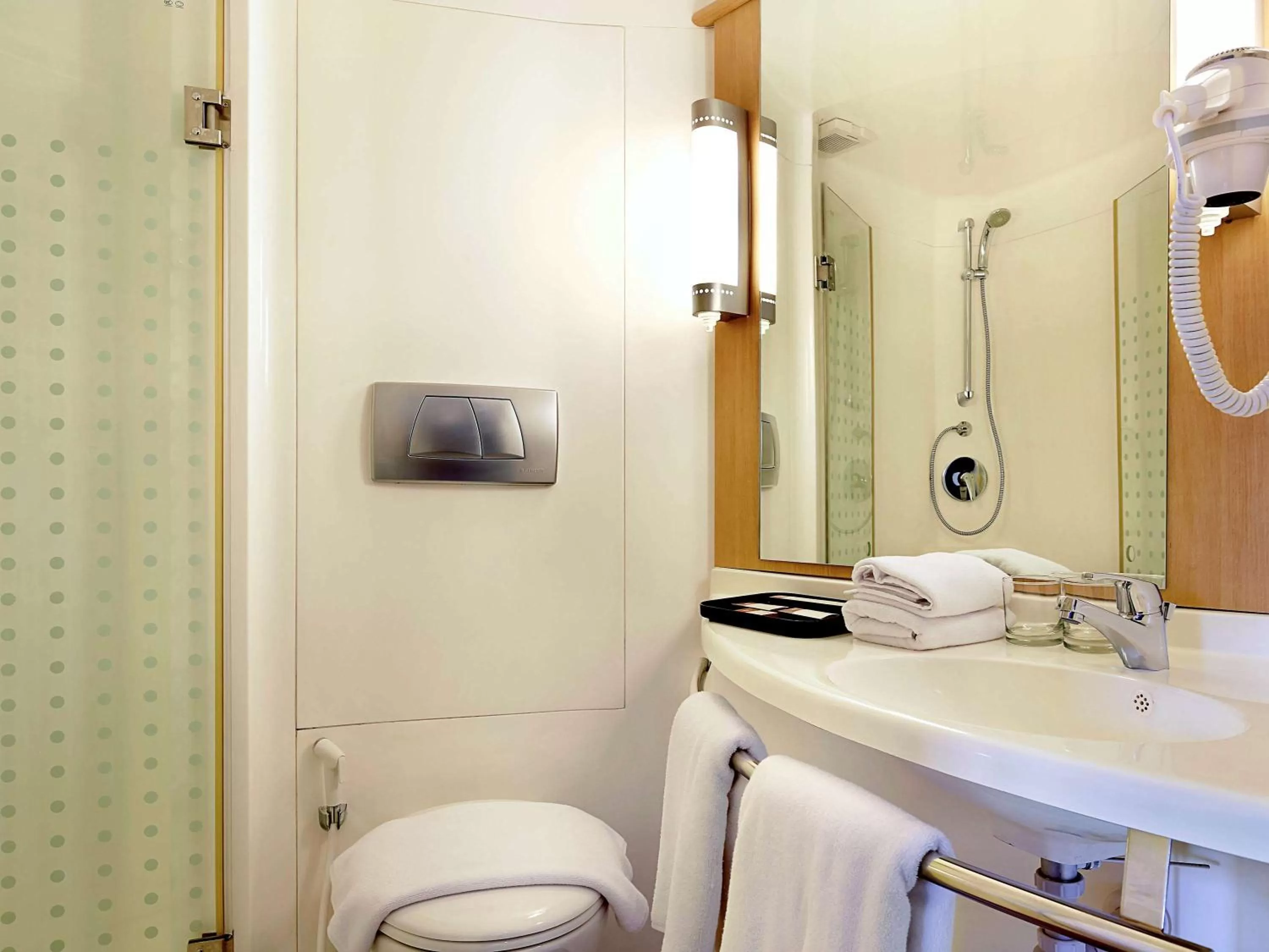 Photo of the whole room, Bathroom in ibis Bali Legian Street