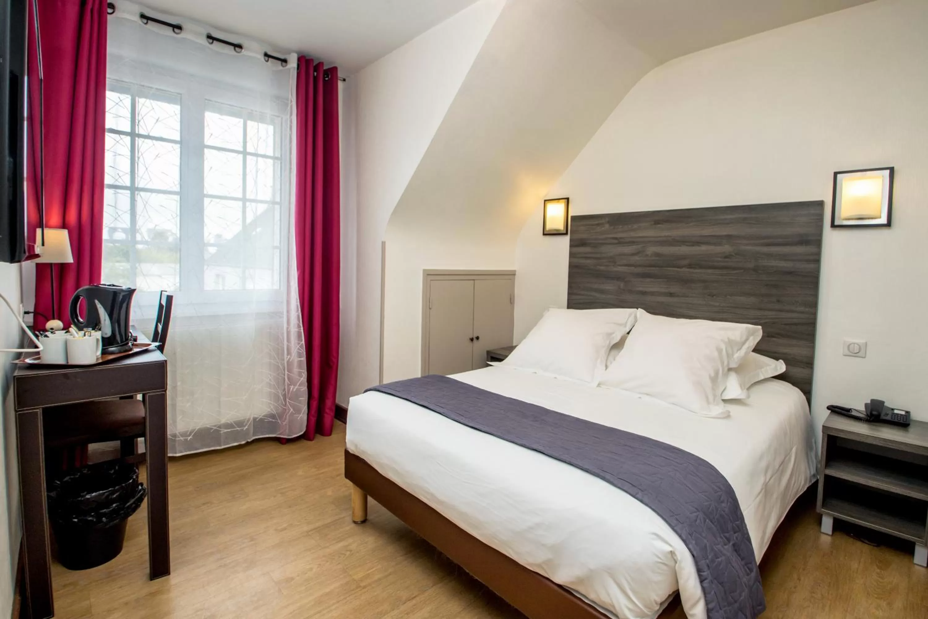 hair dresser, Bed in The Originals Boutique, Hôtel de La Baie de Morlaix