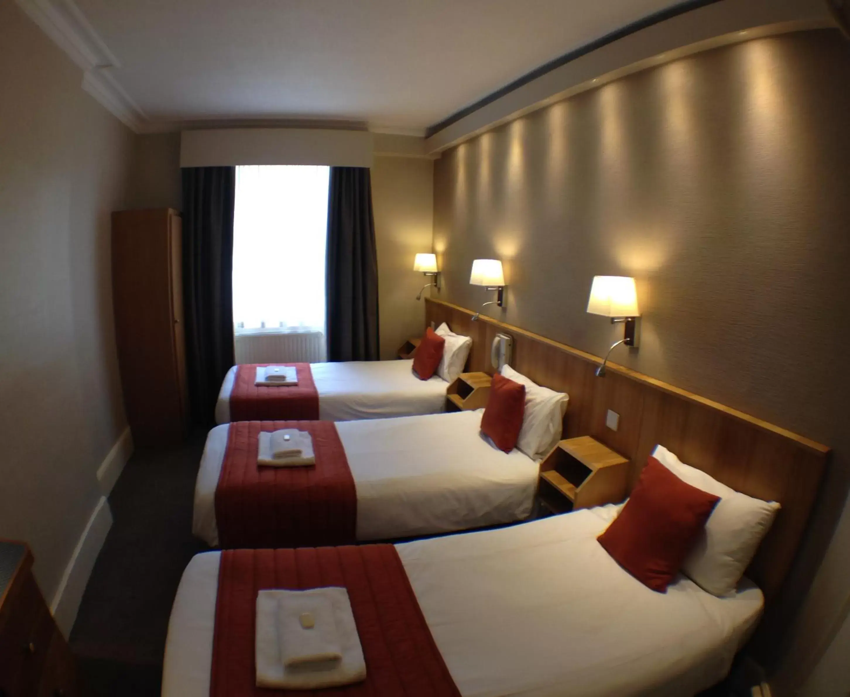 Triple Room in Columbus Hotel Triple Room in Columbus Hotel