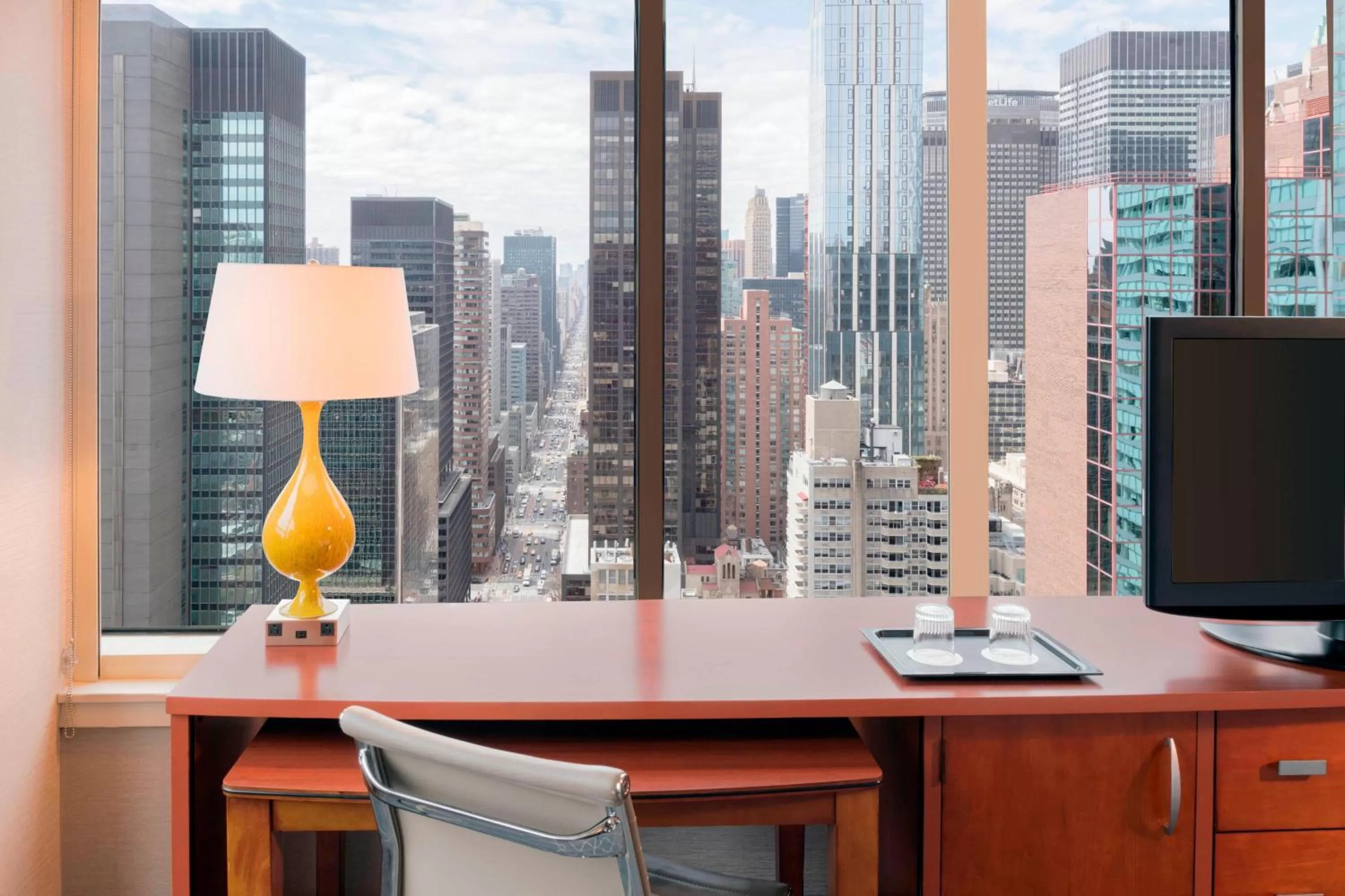 Photo of the whole room in Courtyard New York Manhattan/Midtown East