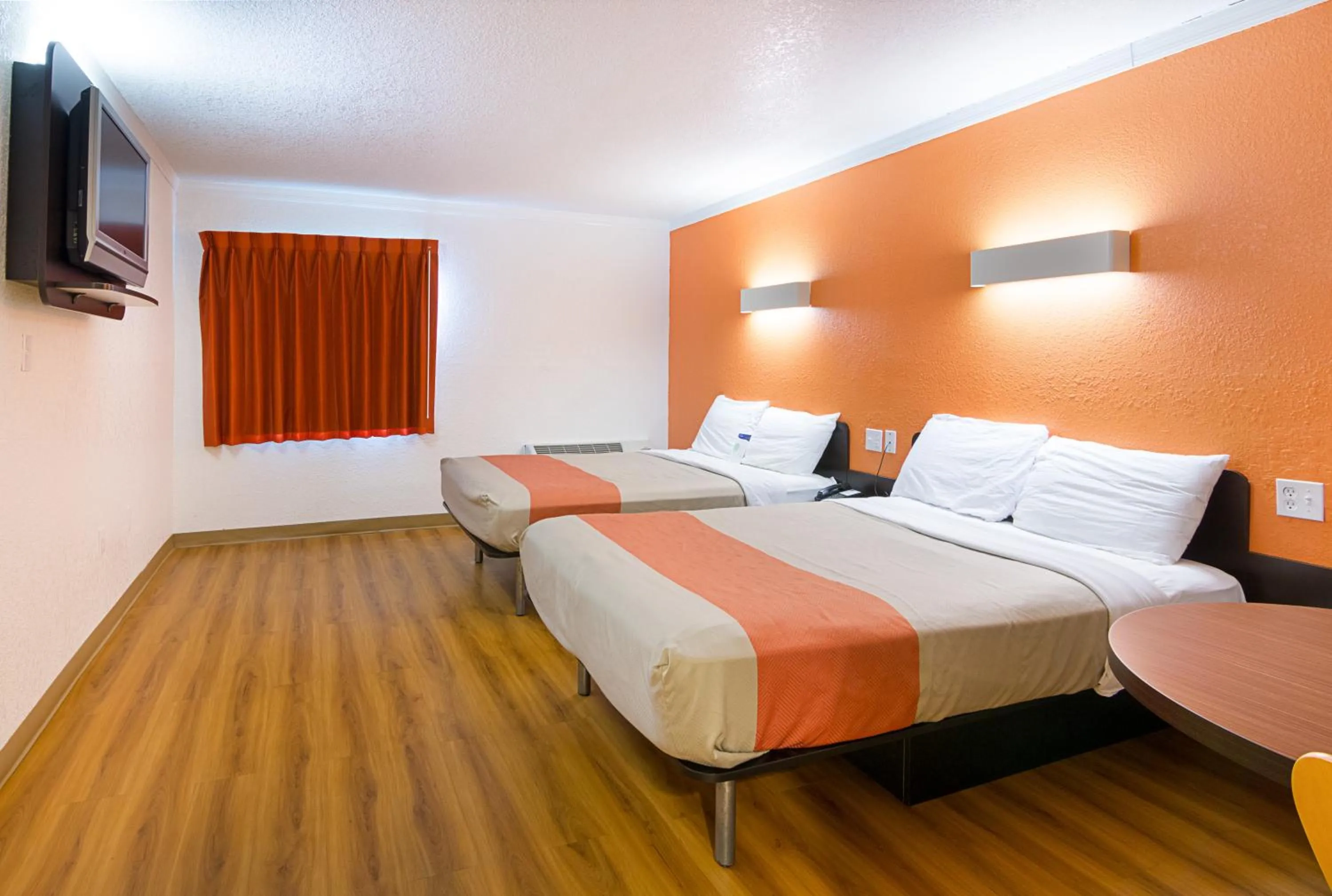 Bedroom, Bed in Motel 6-Tampa, FL - Fairgrounds