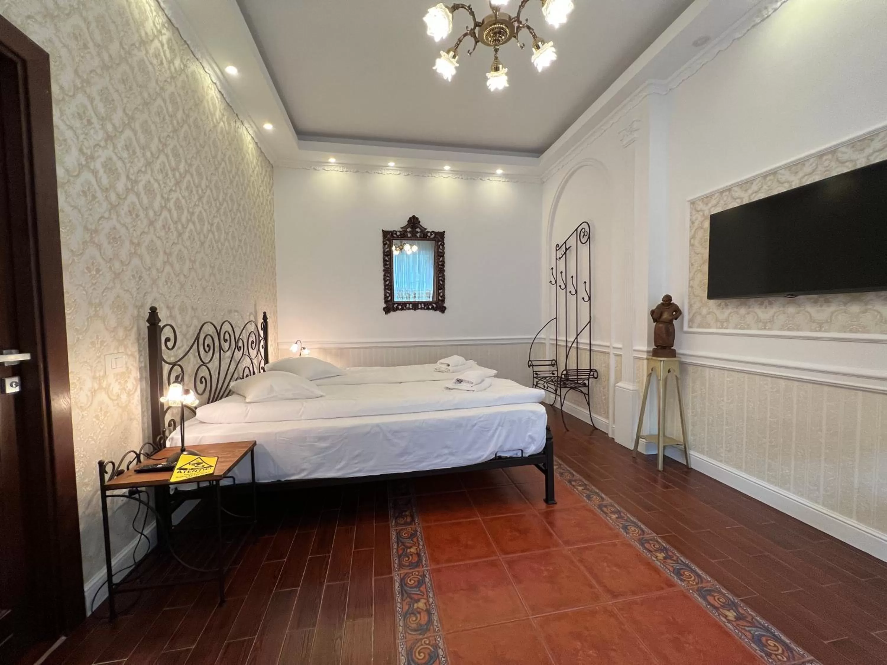 Bed in Hotel Boutique Cathedral Plaza Residences room for rent downtown