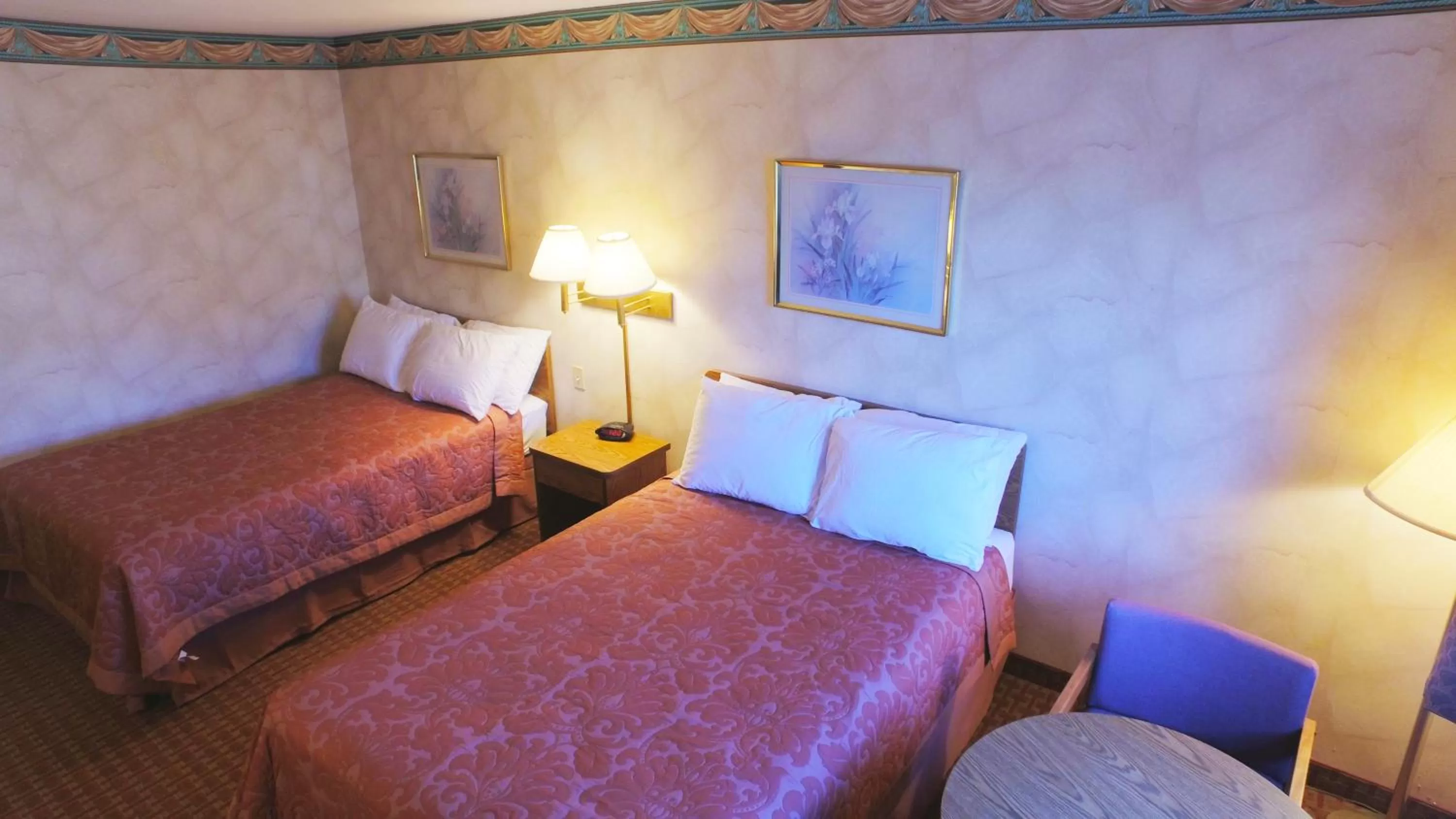 Bed in Value Inn Harrisburg-York