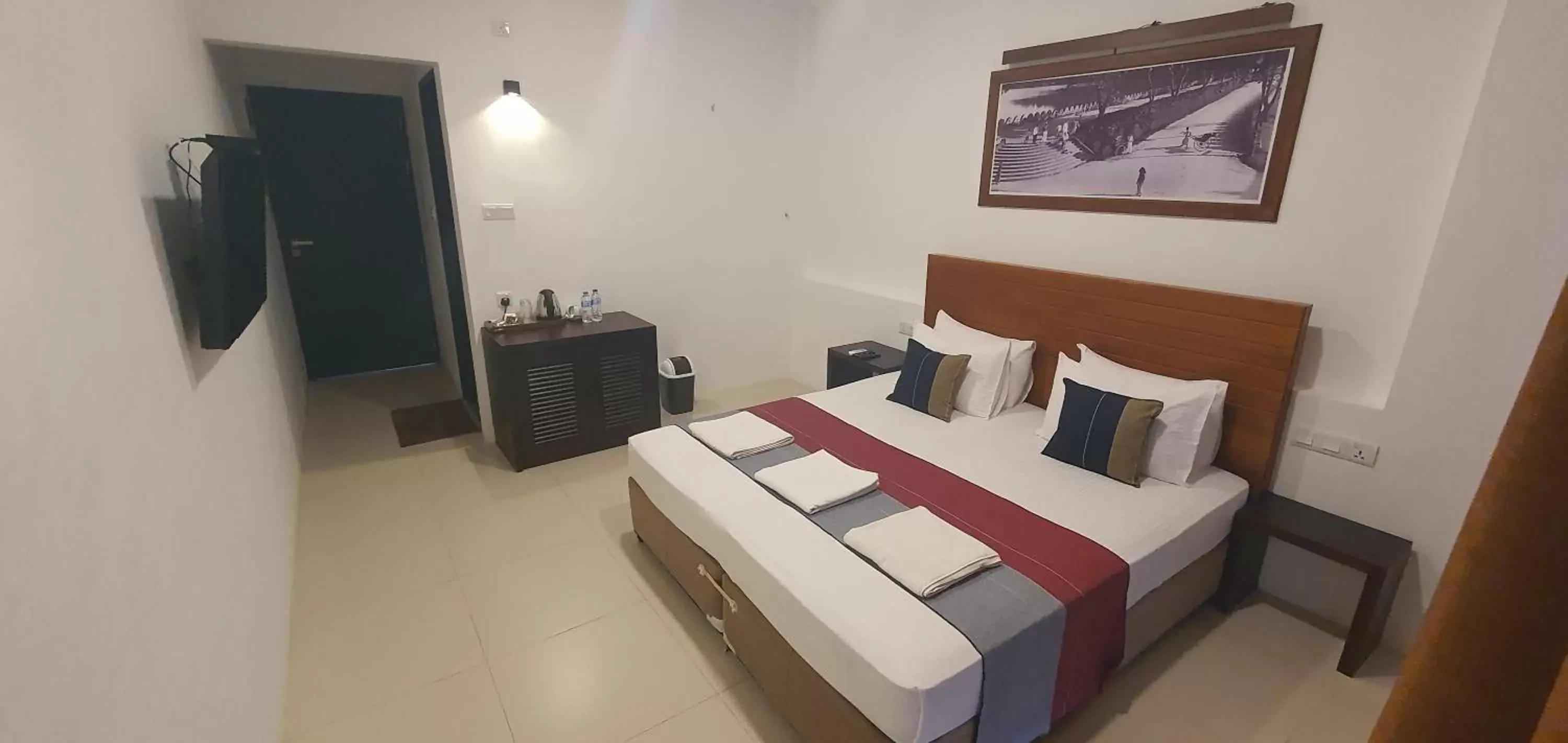 Deluxe Double Room in Hotel Kandyan View ''Free pickup from Kandy city'' Deluxe Double Room in Hotel Kandyan View ''Free pickup from Kandy city''