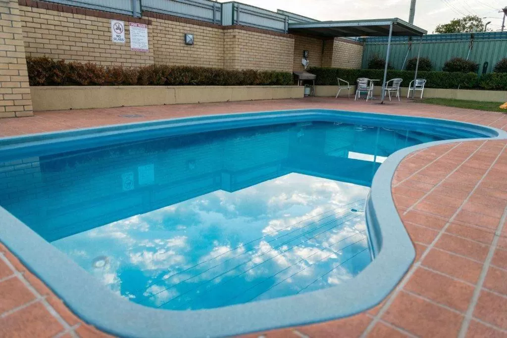 Swimming pool in Maitland City Motel