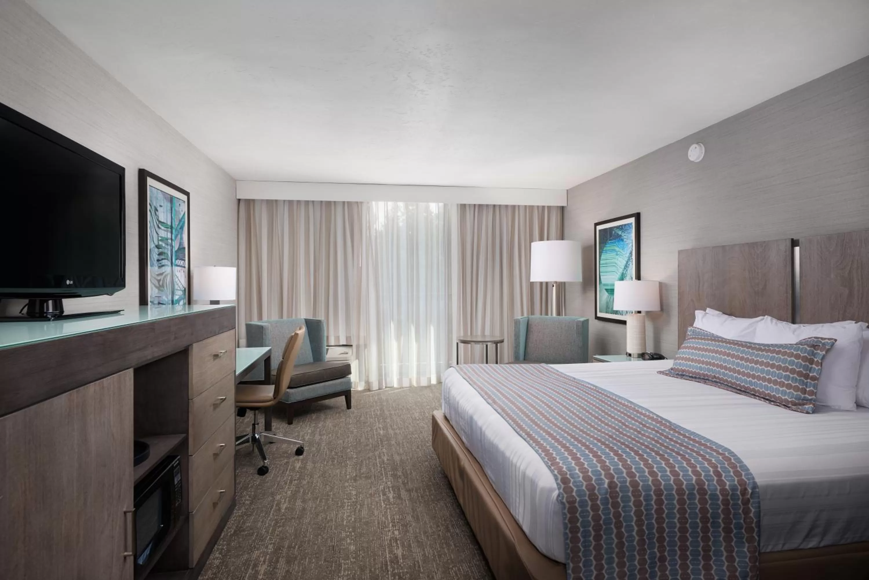 View (from property/room), Bed in Best Western Plus Agate Beach Inn