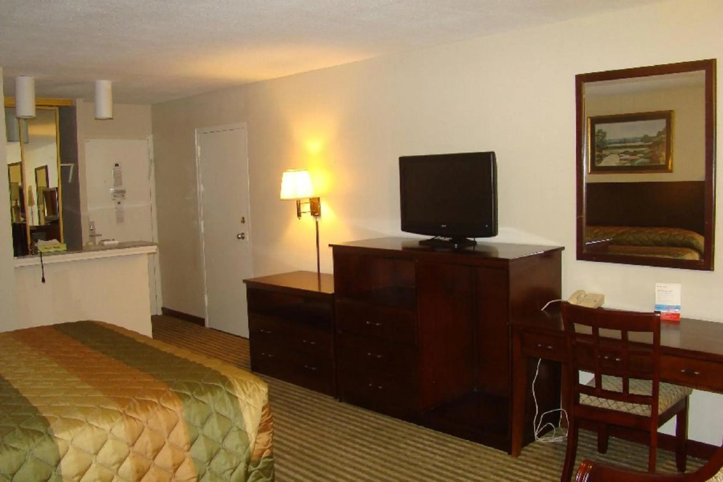 Photo of the whole room, Bed in Romana Hotel - Houston Southwest
