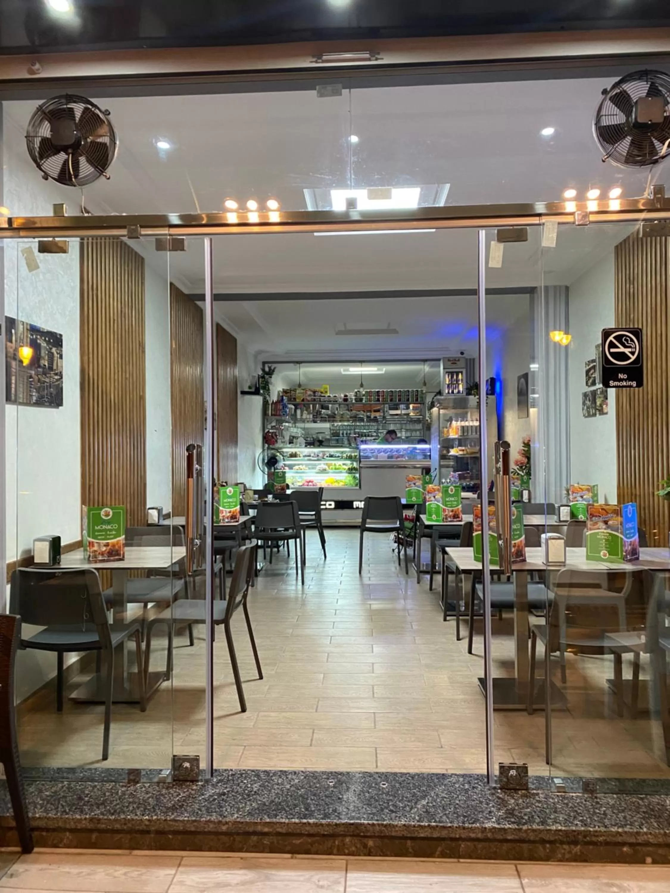 Restaurant/Places to Eat in Appart Hotel Monaco